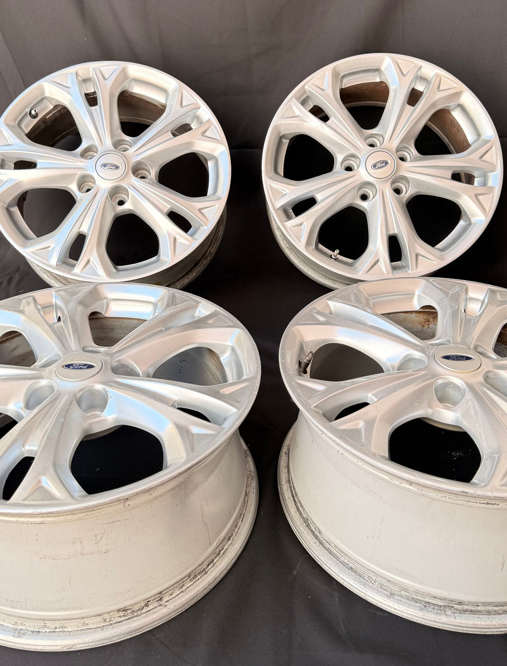 4 rines 17 pulgadas Ford Focus originales nunca reparados 5x108