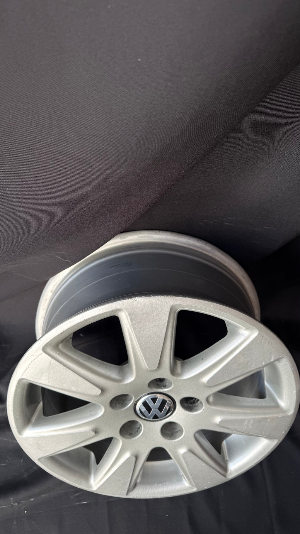 4 Rines 16” Volkswagen Passat Originales Seminuevos 5-112