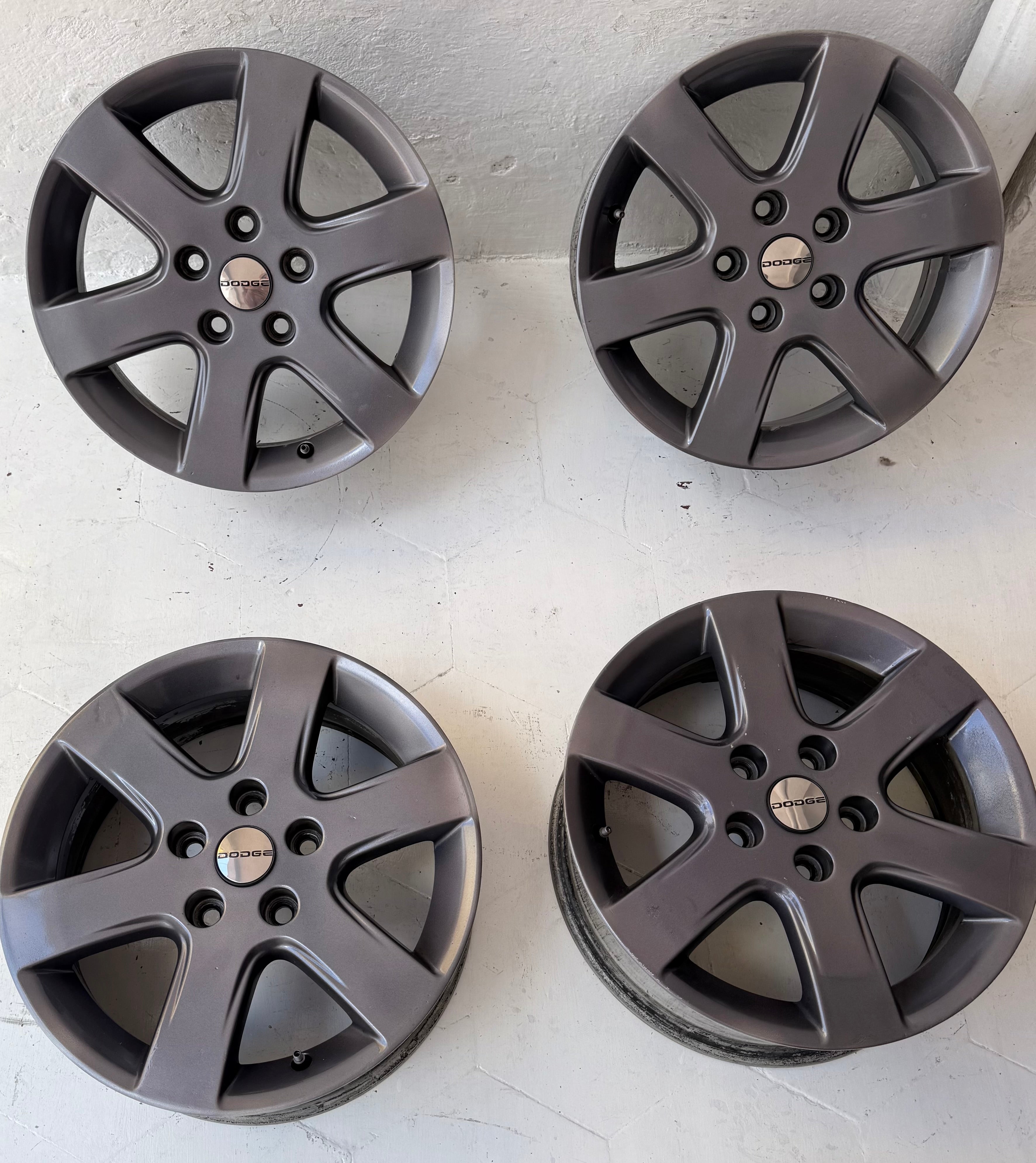 4 Rines 16” Dodge Jeep Liberty Compass Patriot Nitro Voyager Caravan Avenger 5x114 Originales