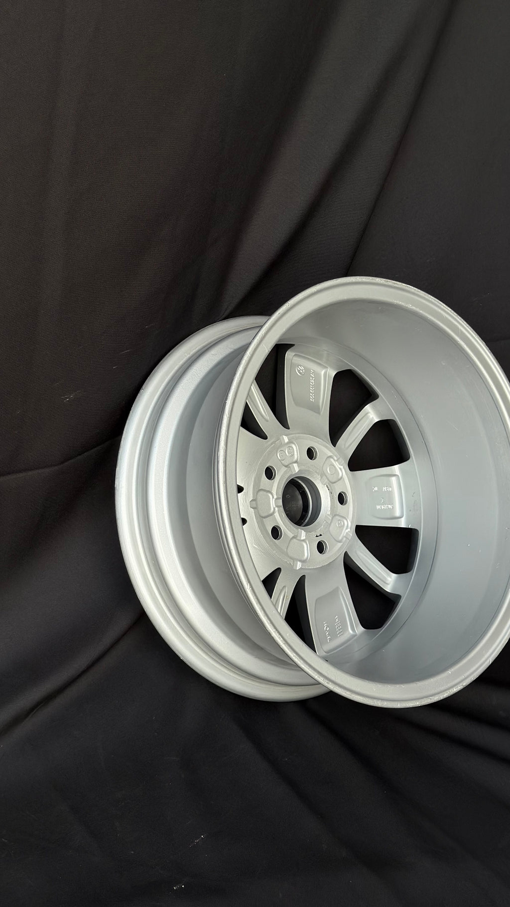 1 Rin 16” Volkswagen Golf Jetta MK6 MK7 Seminuevo 5x112