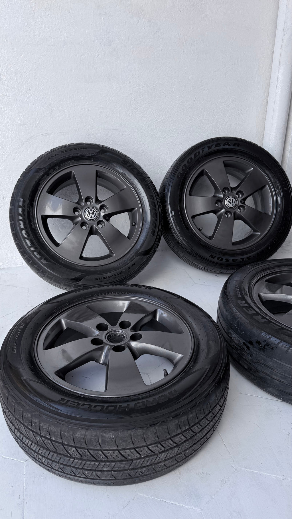 4 Rines con llantas 16” Volkswagen Jetta MK6, Bora y Passat – 5×112