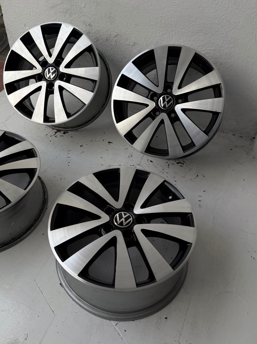 4 Rines 17” Volkswagen Golf / Jetta – 5×112