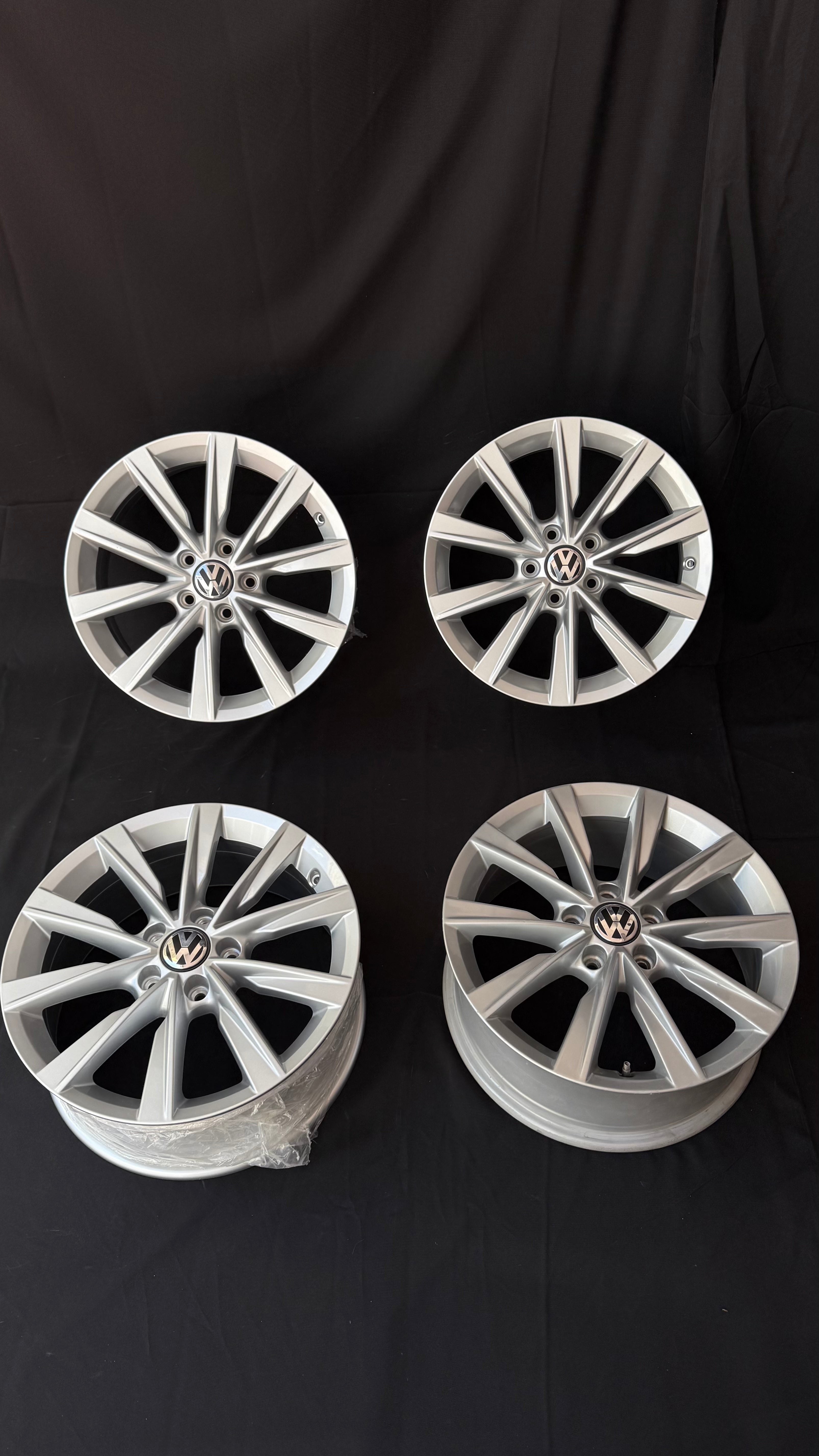 4 Rines 17” Volkswagen Tiguan Taos Golf Jetta MK6 MK7 Passat New Beetle Originales Nuevos 5x112