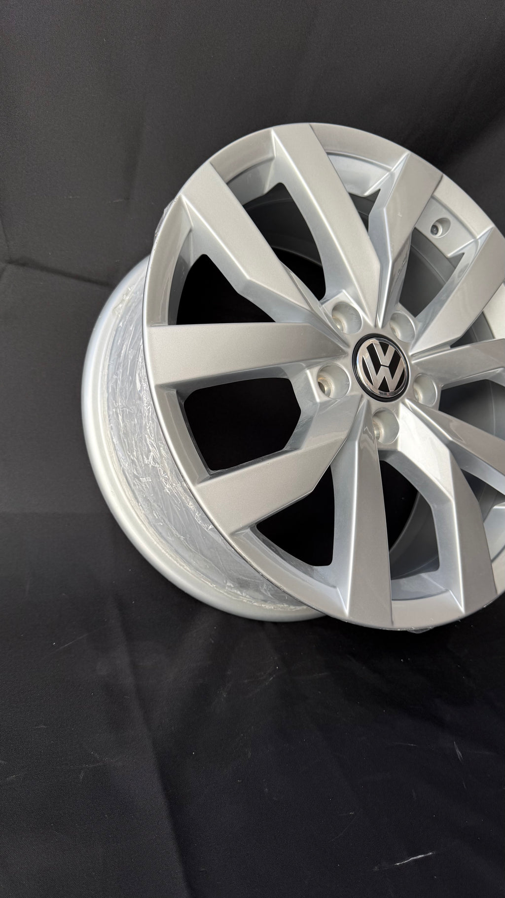 1 Rin 17” Volkswagen Golf TSI Jetta A6 A7 Original Nuevo