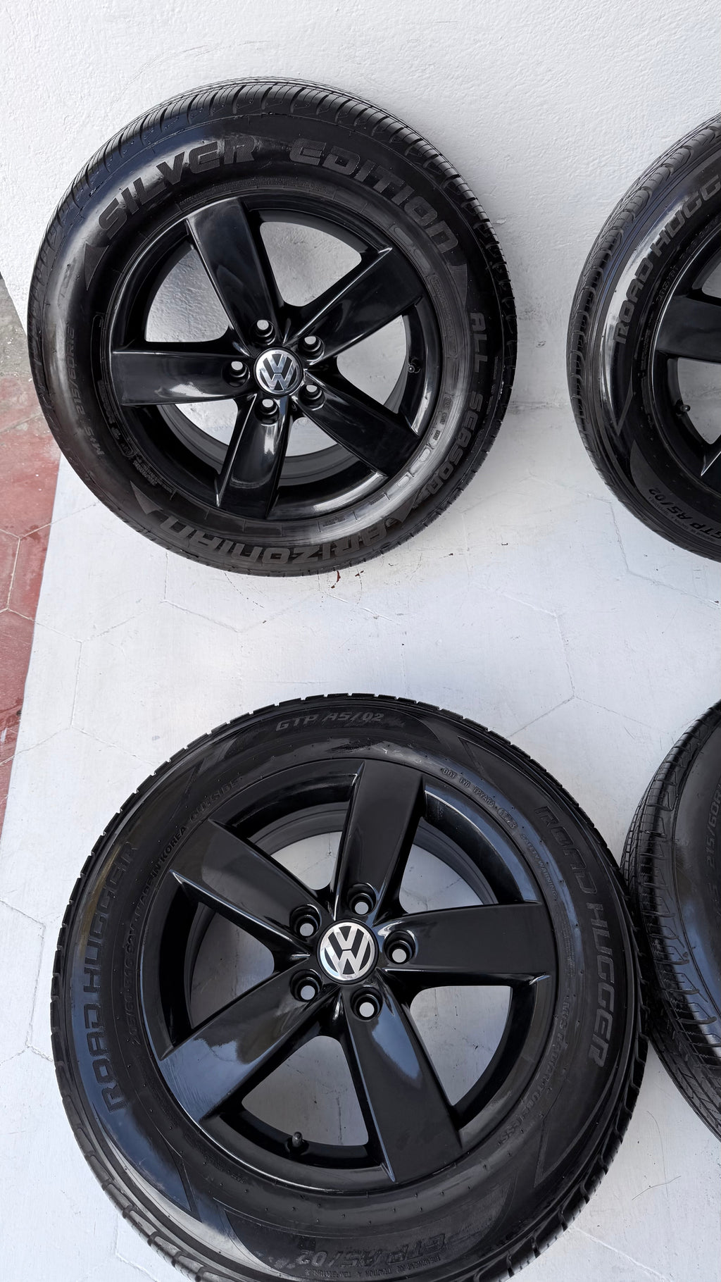 4 Rines con llantas 16” Volkswagen Golf, Jetta MK6 y Jetta MK7 – 5×112 | Black Piano