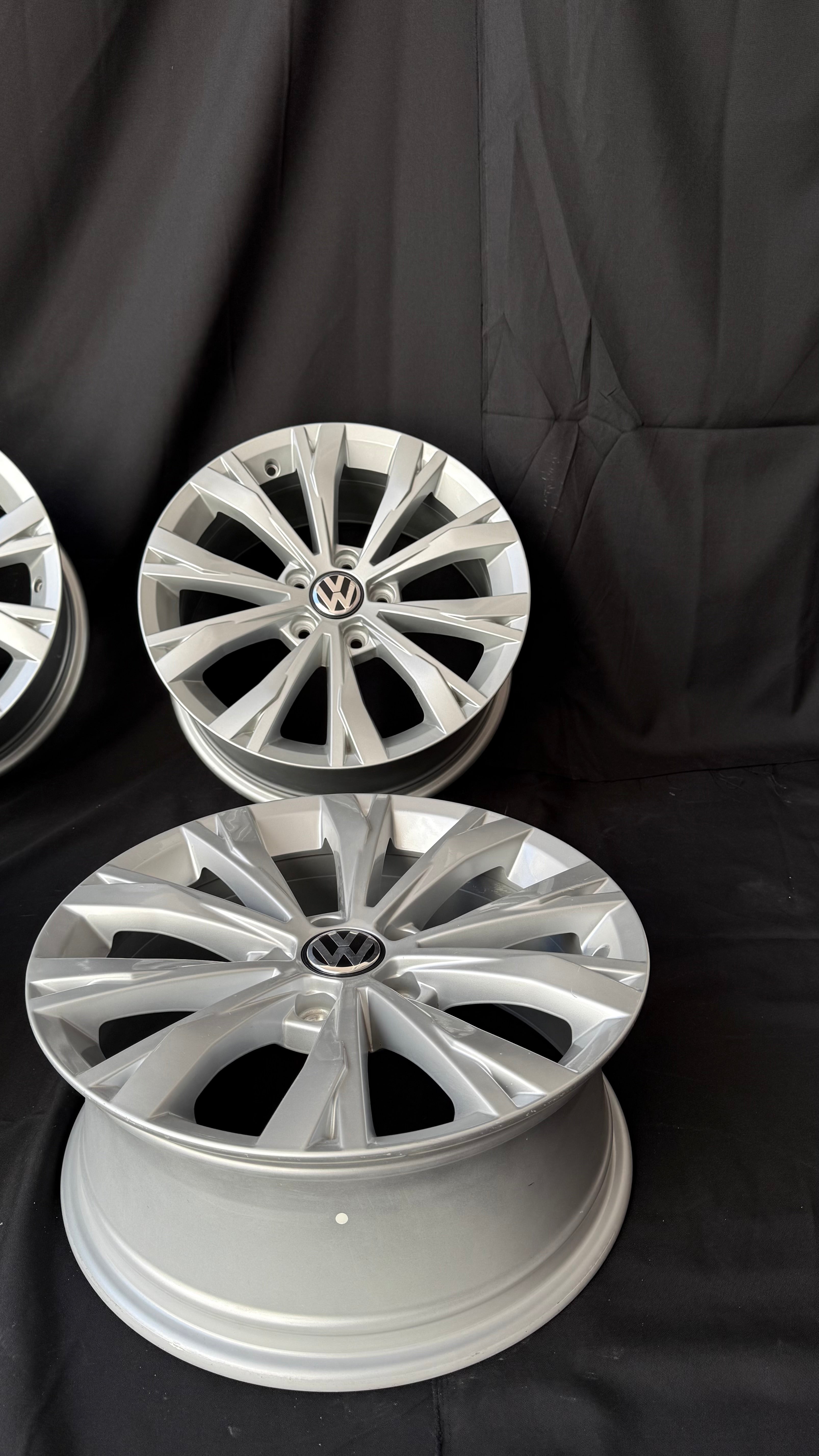 4 Rines 17” Volkswagen Tiguan Taos Golf Jetta MK6 MK7 Originales Seminuevos 5x112