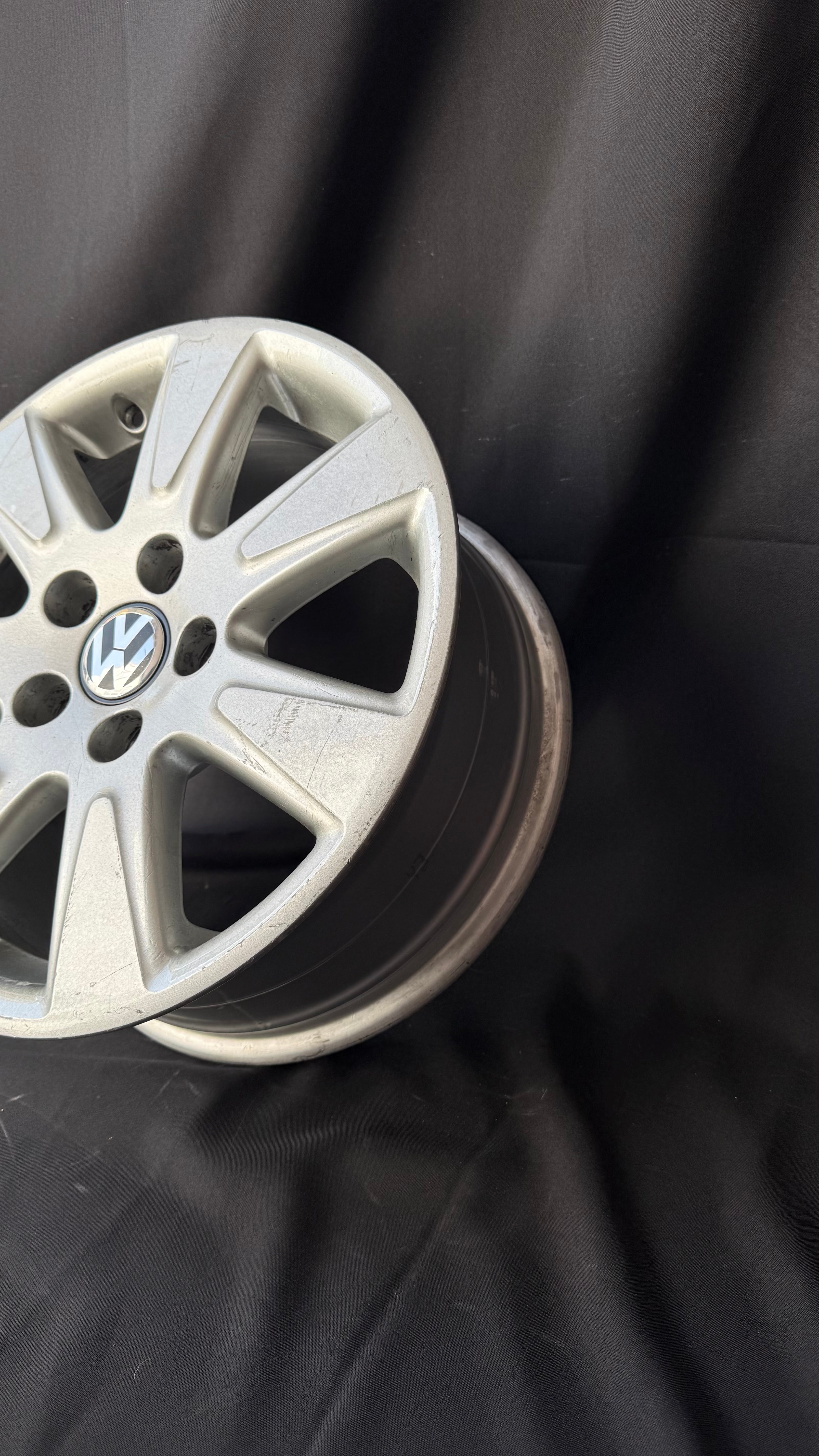 4 Rines 16” Volkswagen Passat Originales Seminuevos 5-112