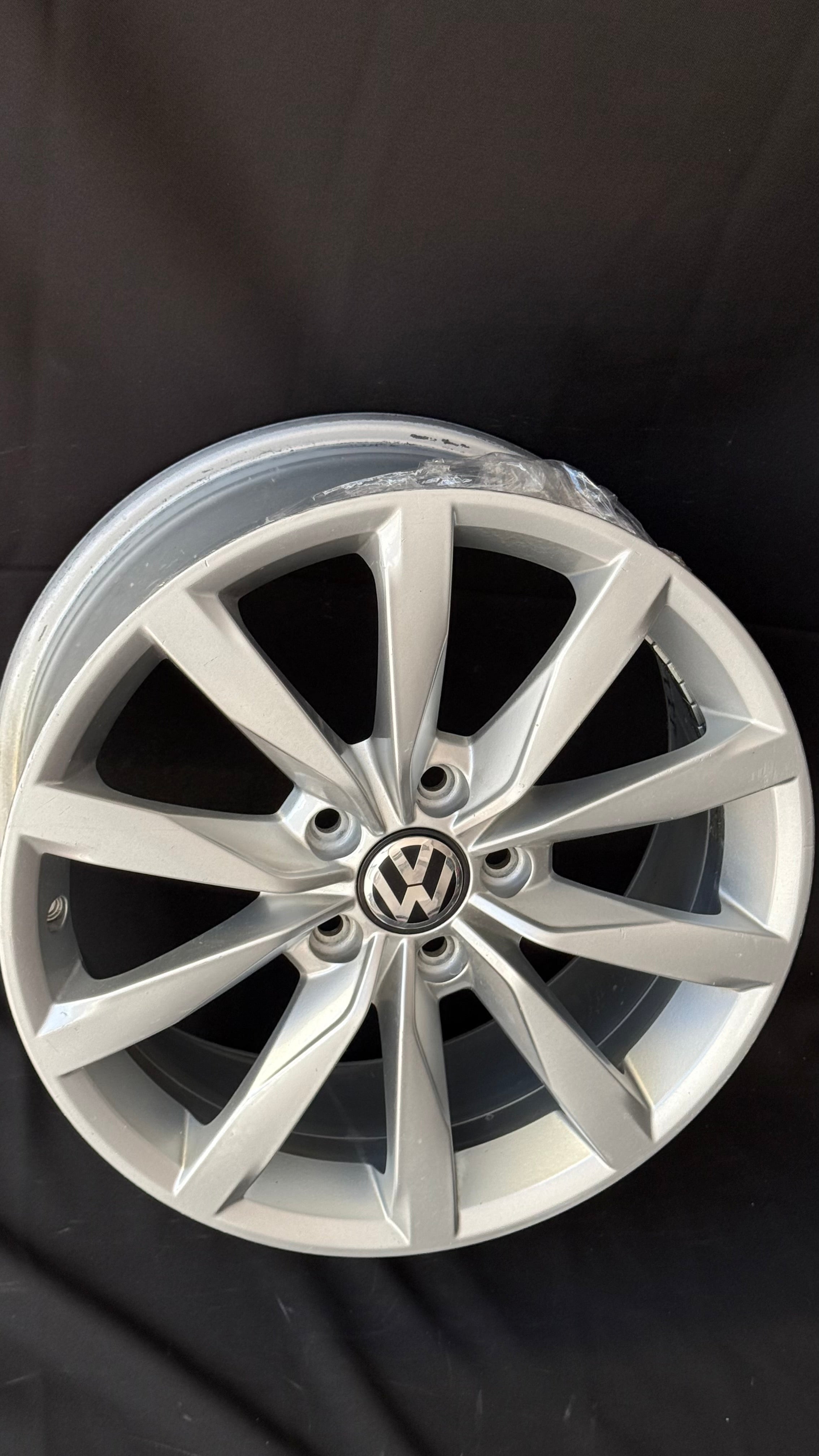 4 Rines 17” Volkswagen Golf TSI MK6 MK7 Originales Seminuevos 5x112
