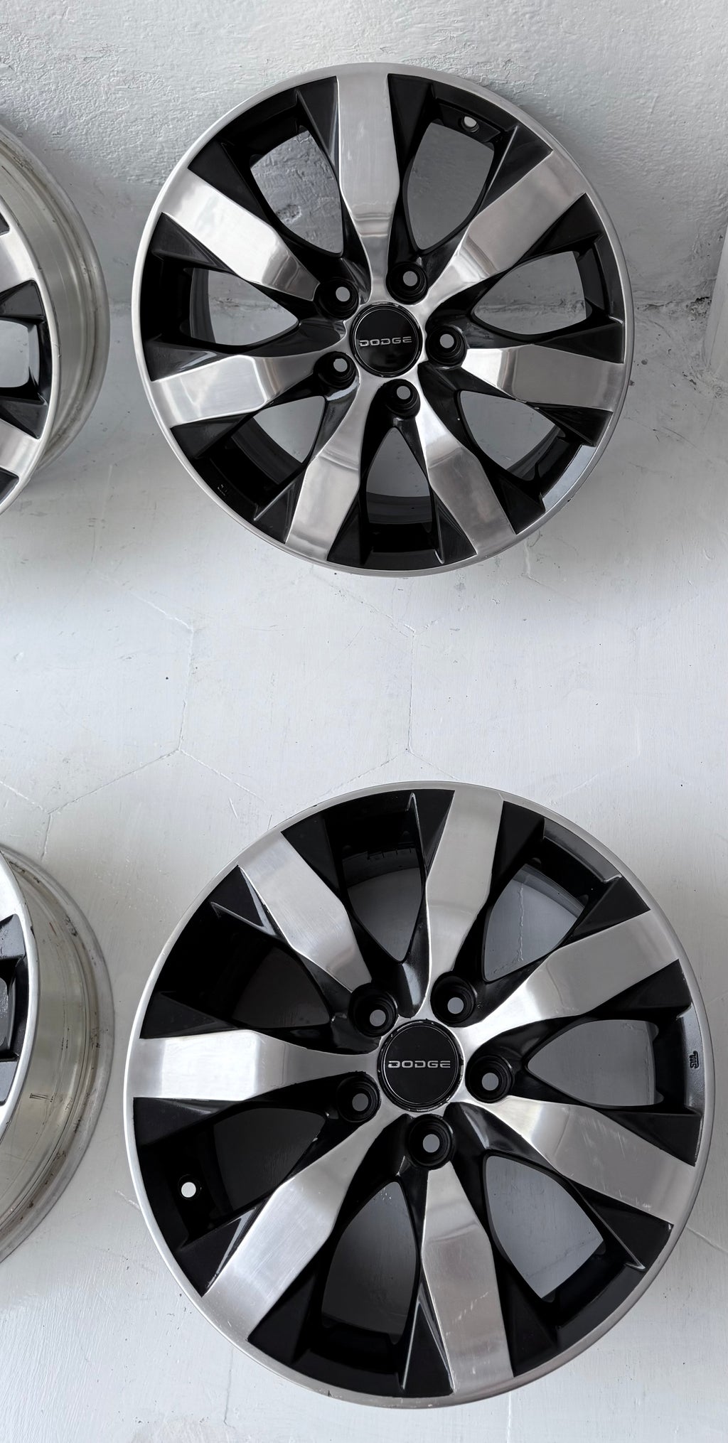 4 Rines 17” Dodge Voyager, Caravan, Nitro, Avenger y 300C – 5×114