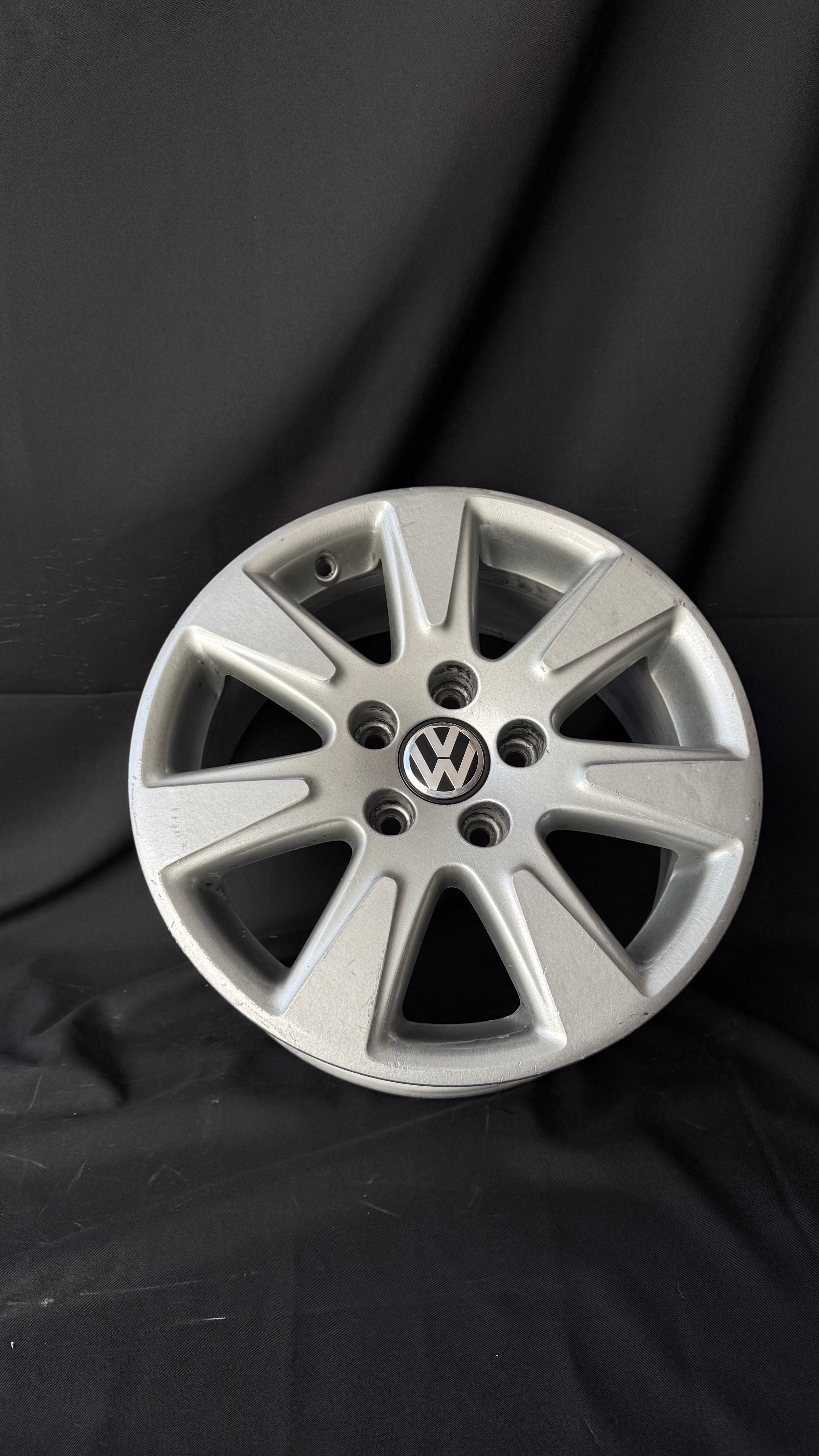 4 Rines 16” Volkswagen Passat Originales Seminuevos 5-112