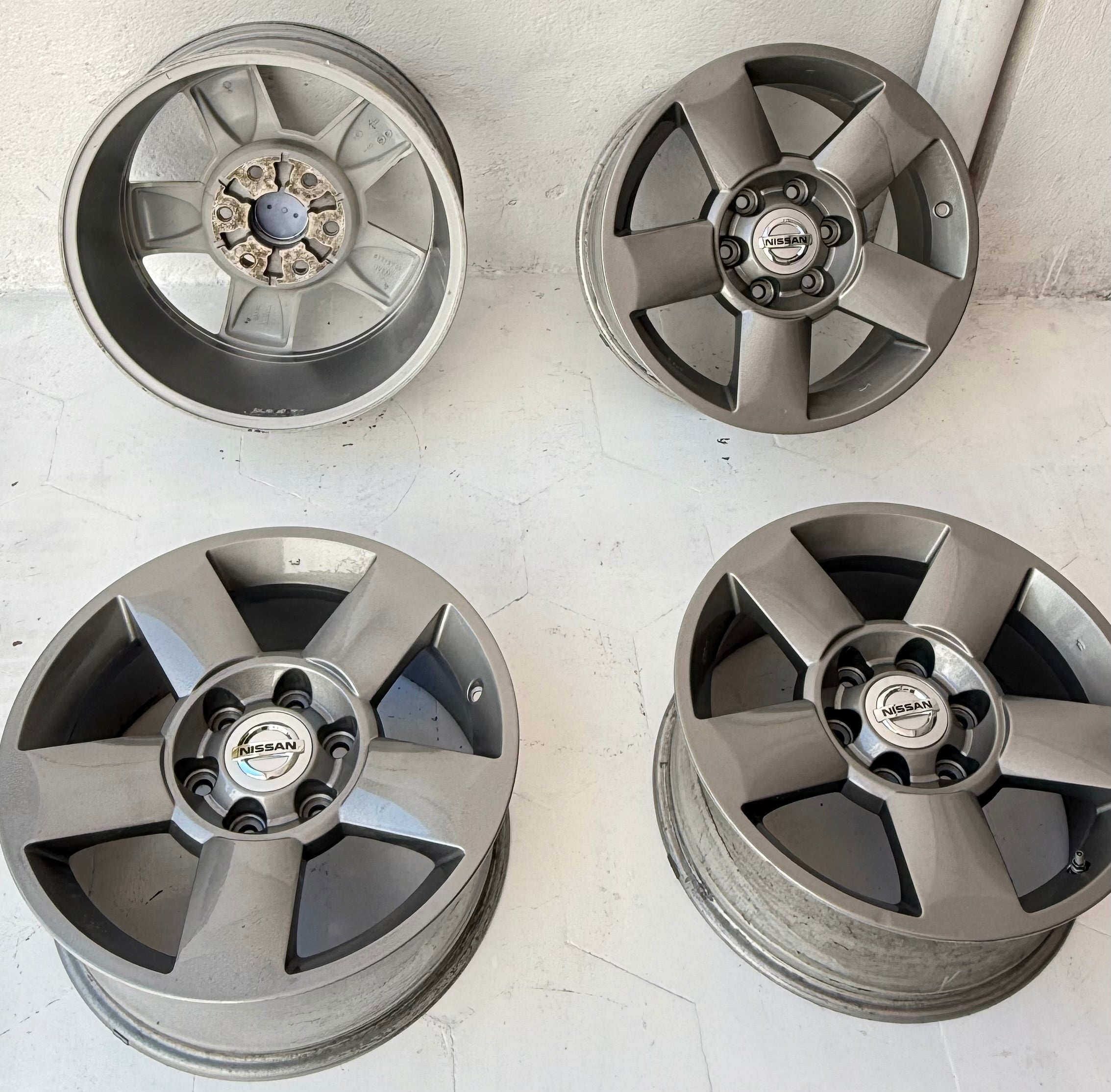 4 Rines 18” Nissan D21 Estacas Seminuevos Originales 6x139
