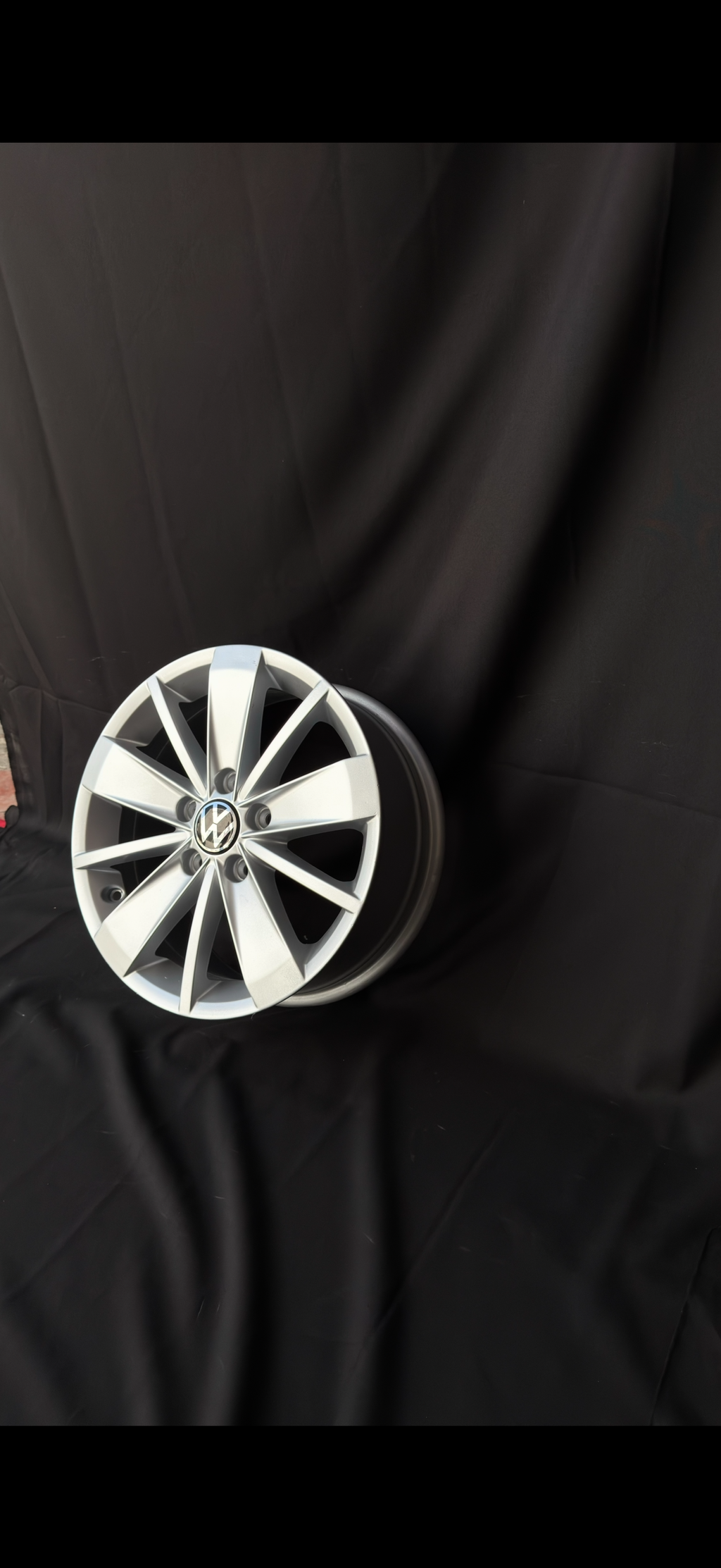 1 Rin 16” Volkswagen Golf Jetta MK6 MK7 Seminuevo 5x112