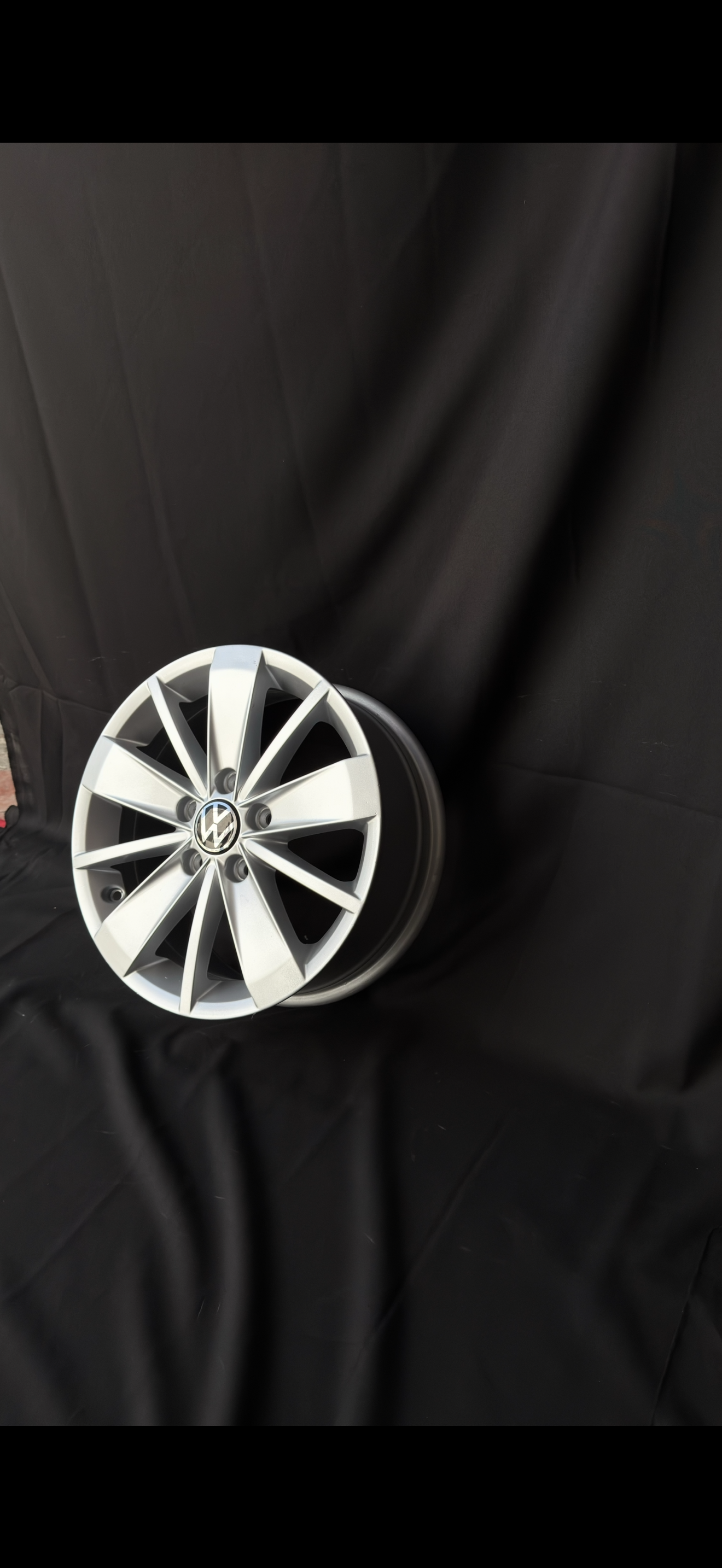 1 Rin 16” Volkswagen Golf Jetta MK6 MK7 Seminuevo 5x112