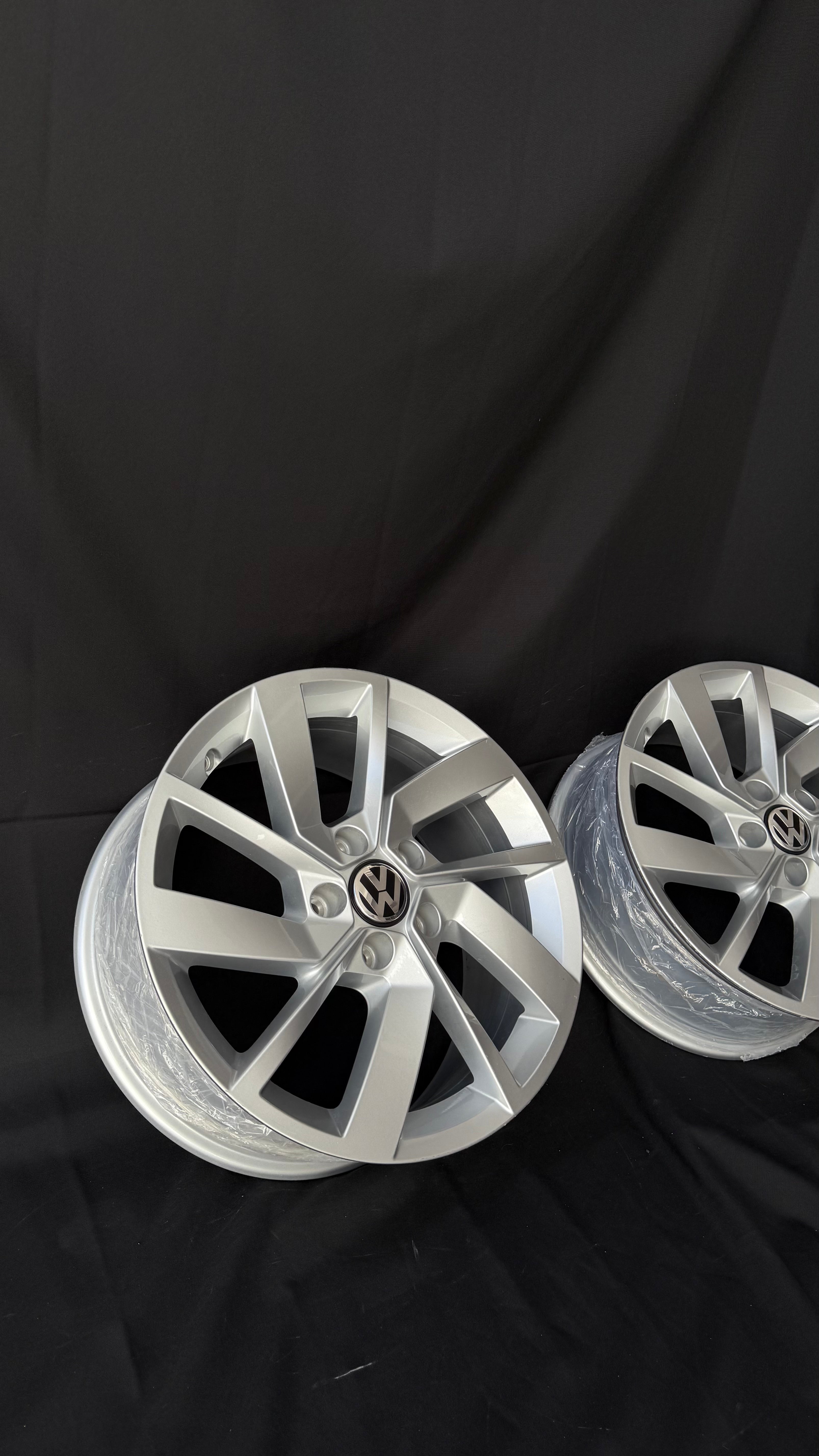 4 Rines 17” Volkswagen Golf TSI A8 A7 Originales Nuevos