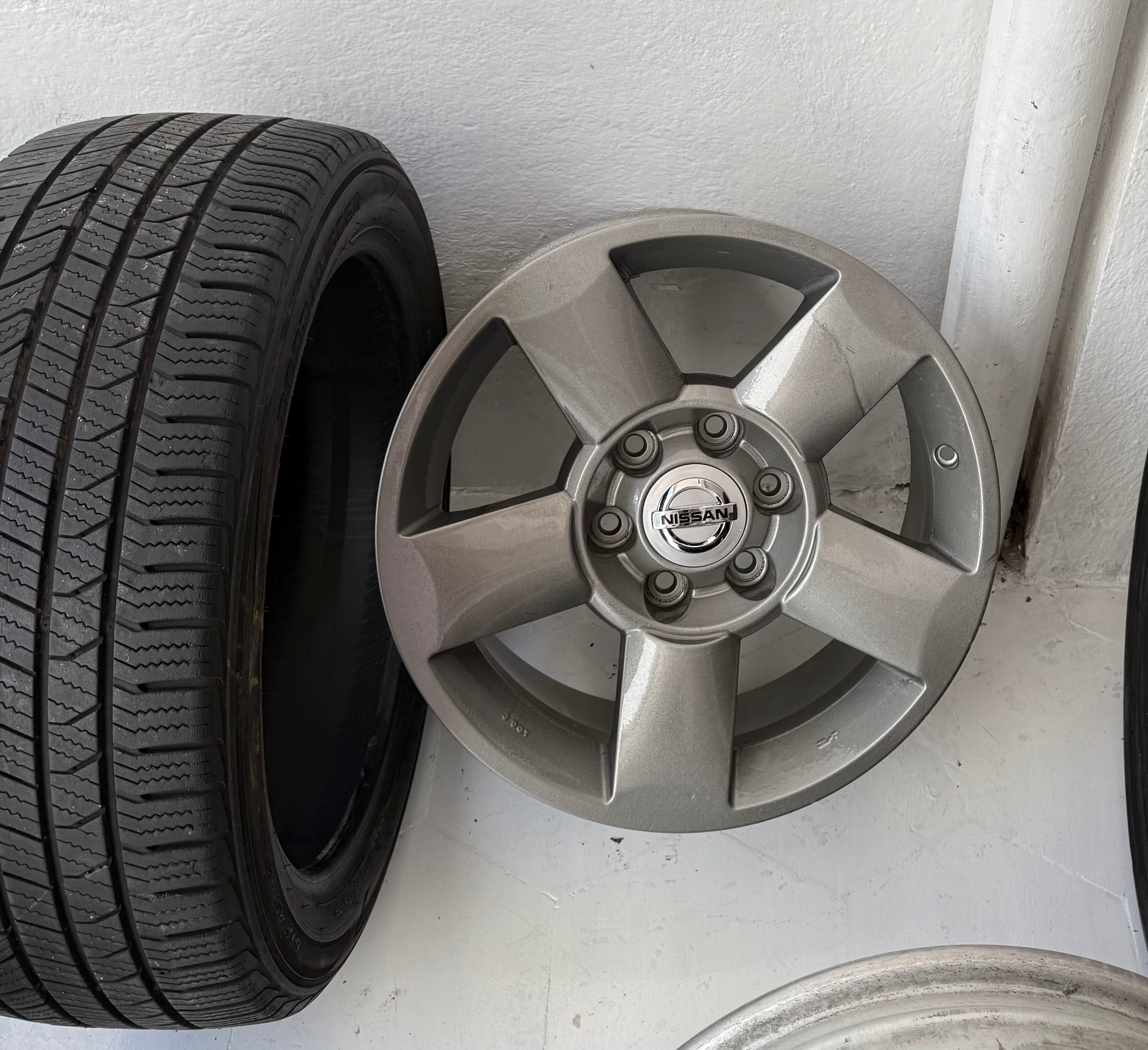 4 Rines y 4 Llantas 18” Nissan D21 Estacas 6x139
