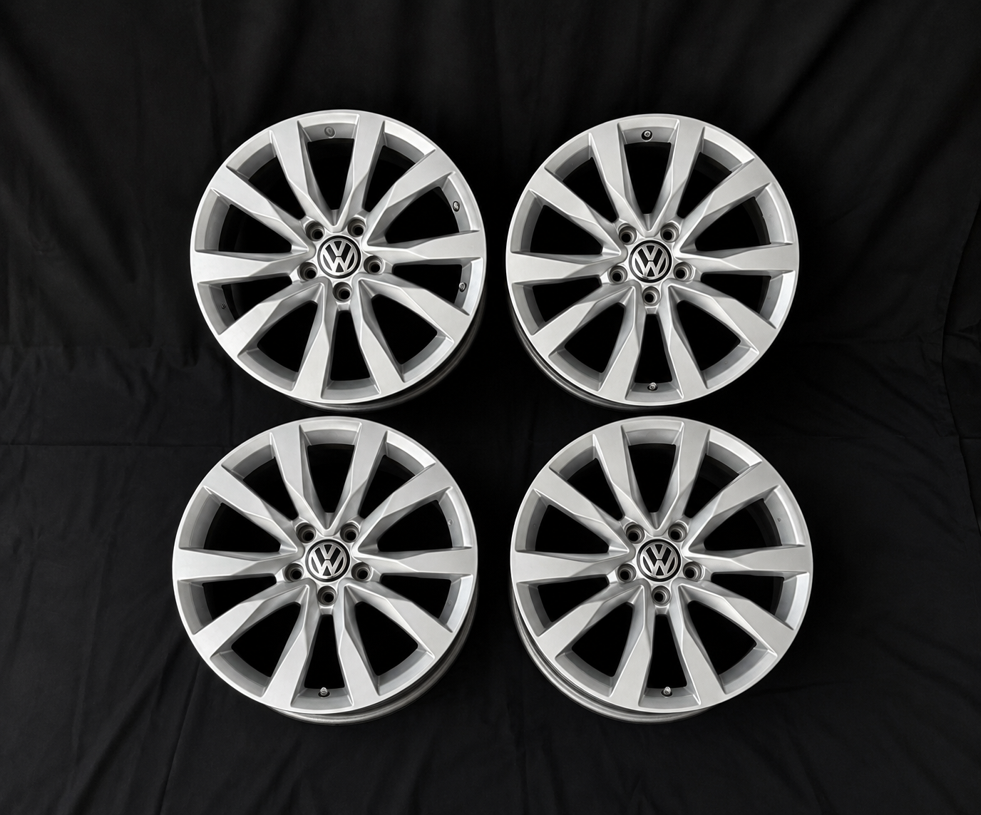 4 Rines 17” Volkswagen Originales Nuevos Tiguan Taos Golf Jetta MK6 MK7 Passat New Beetle