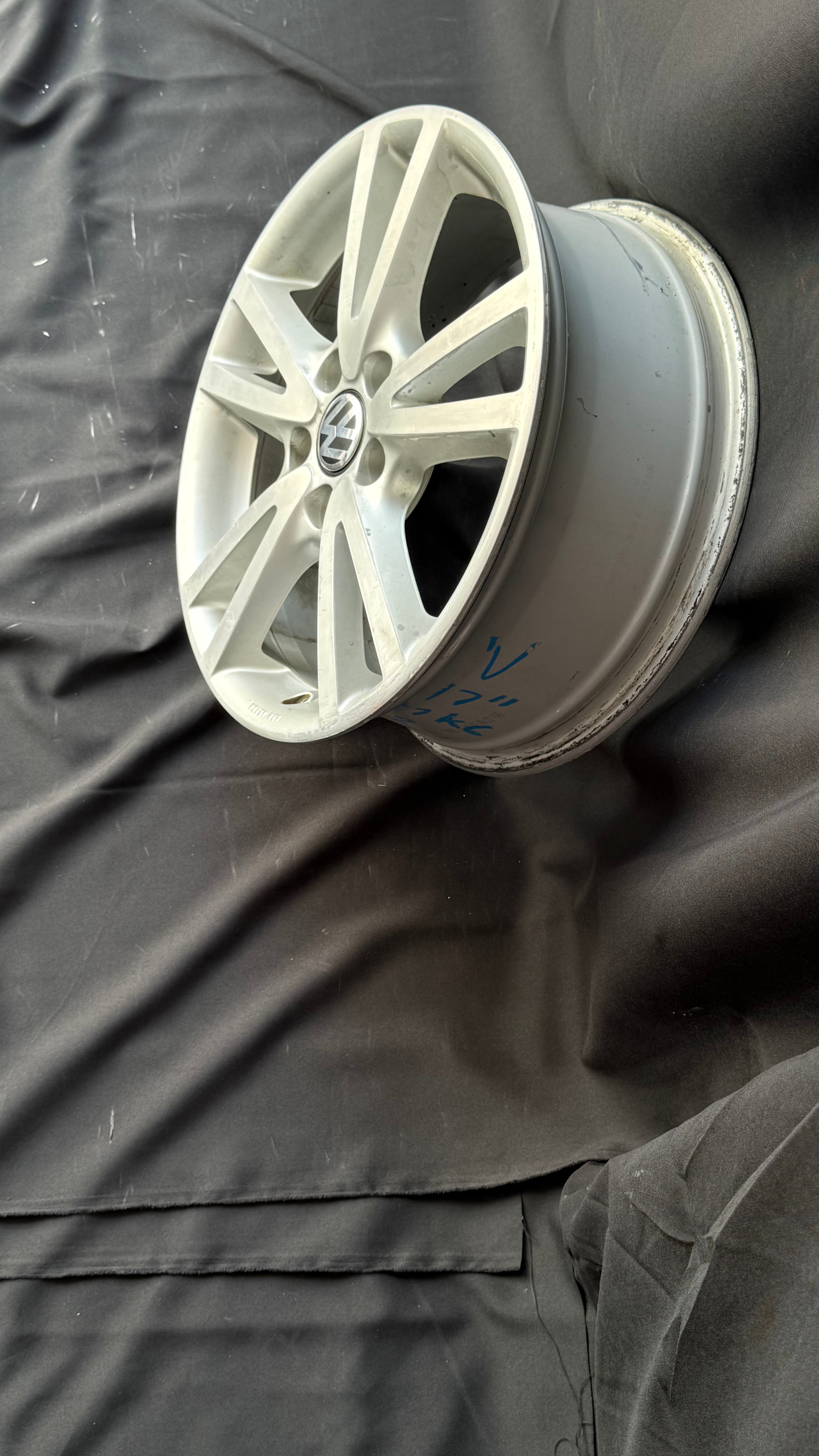 1 Rin 17” Volkswagen Jetta MK6 / Golf
