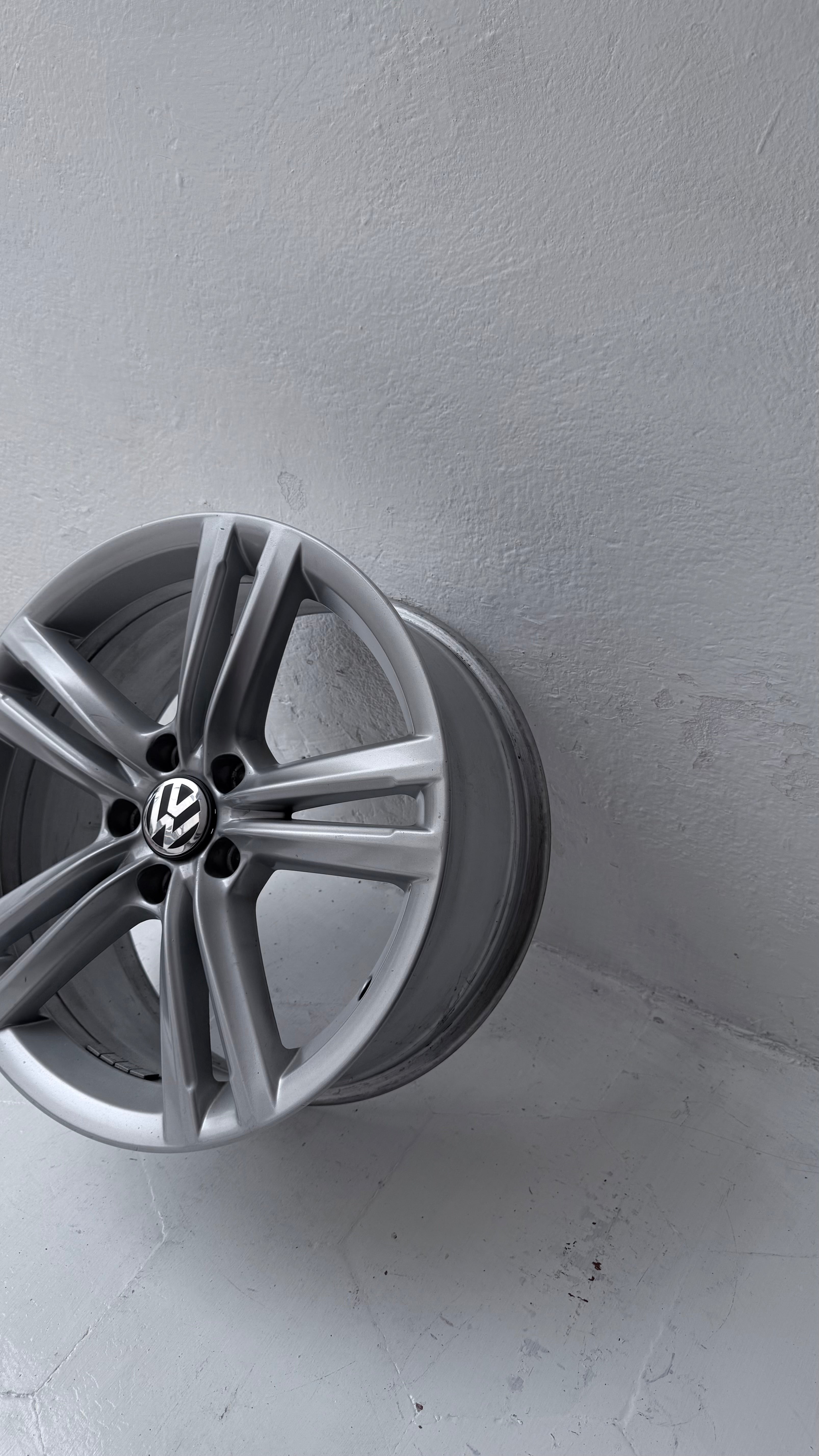 1 Rin 18” Volkswagen Passat, Jetta MK6, Jetta MK7, Taos, Tiguan y Bora – 5×112