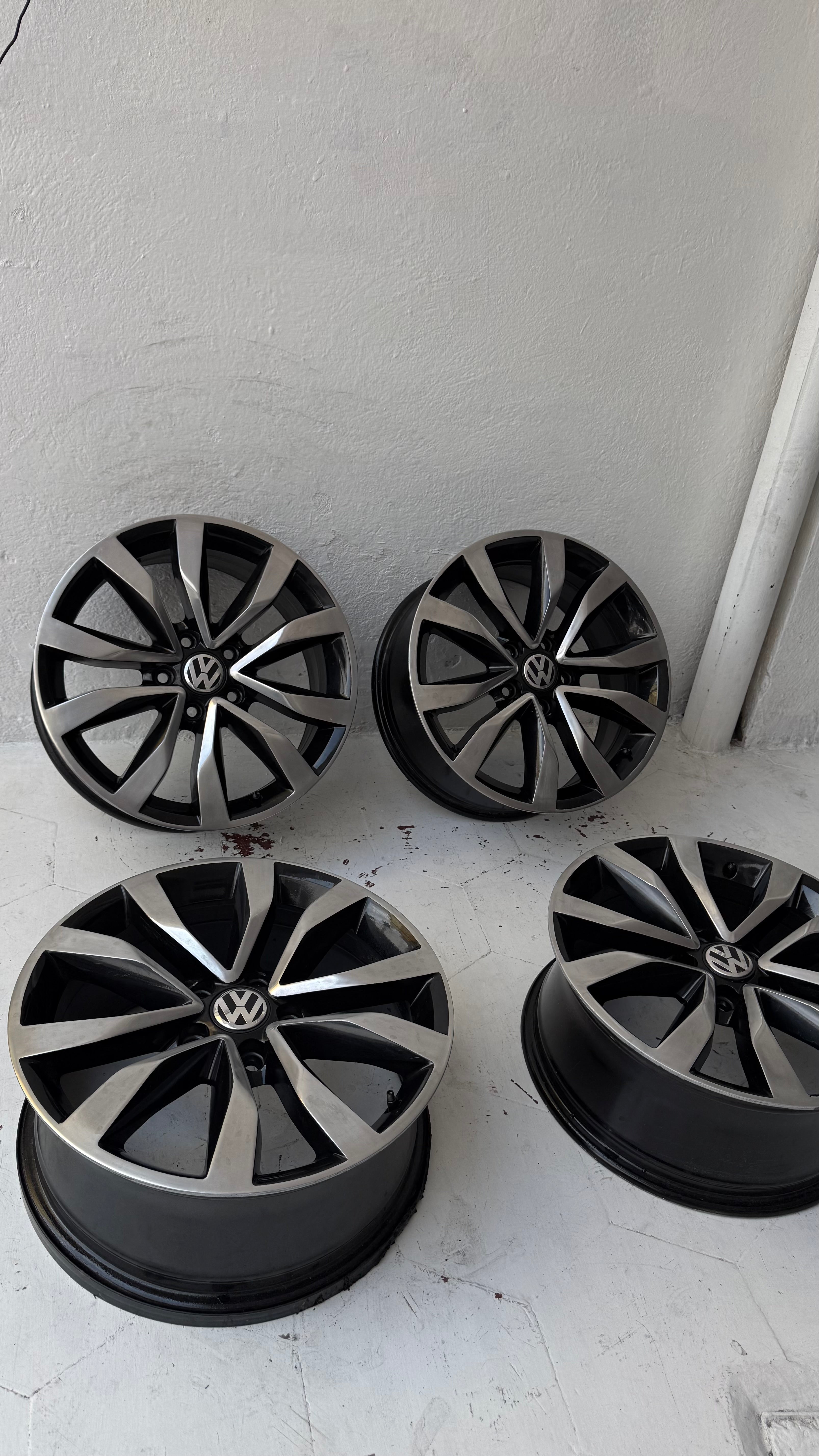 4 Rines 17” Volkswagen Tiguan / Taos / Golf / Jetta – 5×112