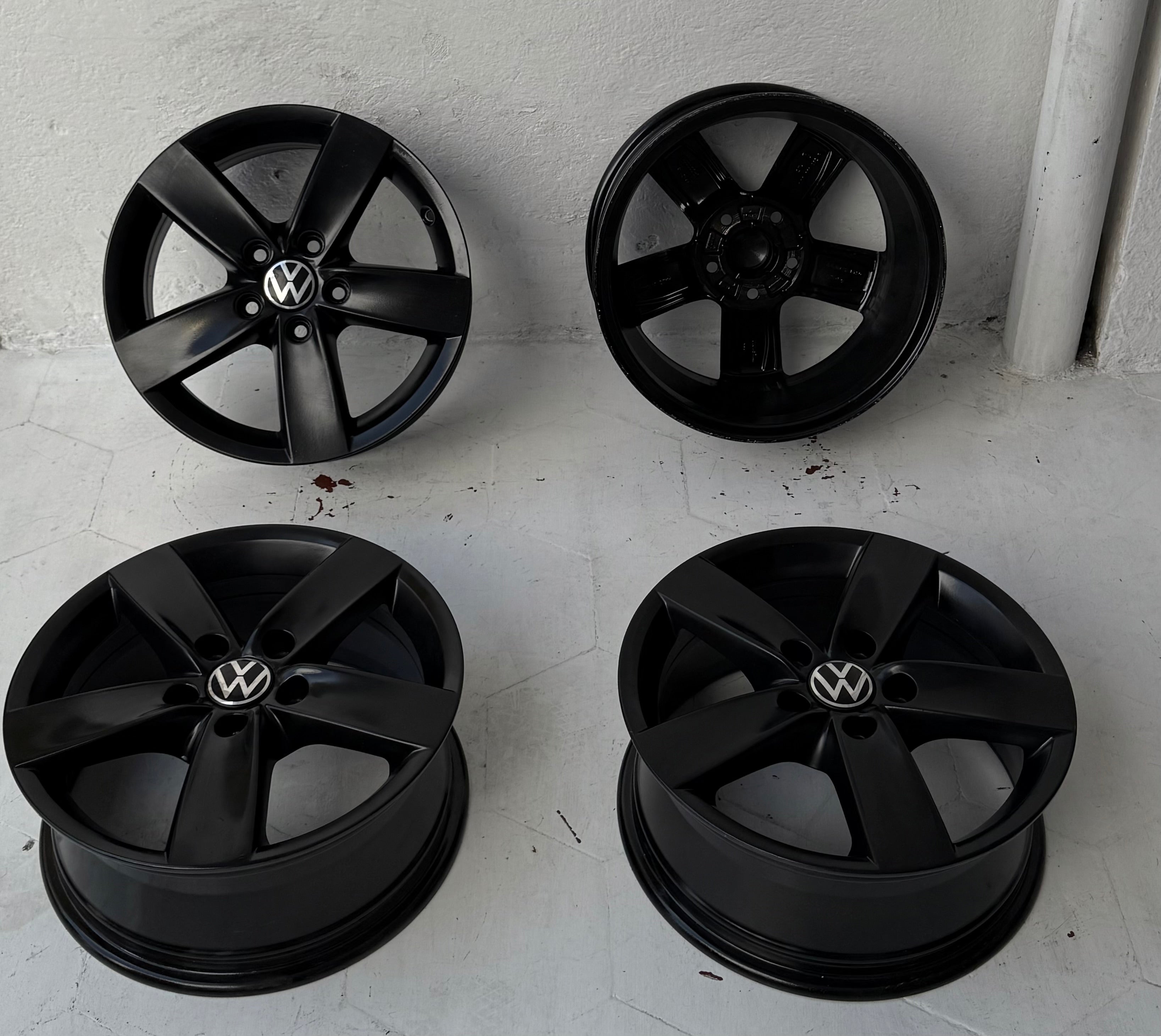 4 Rines 16” Volkswagen Golf y Jetta MK6, MK7 – 5×112 | Black Piano