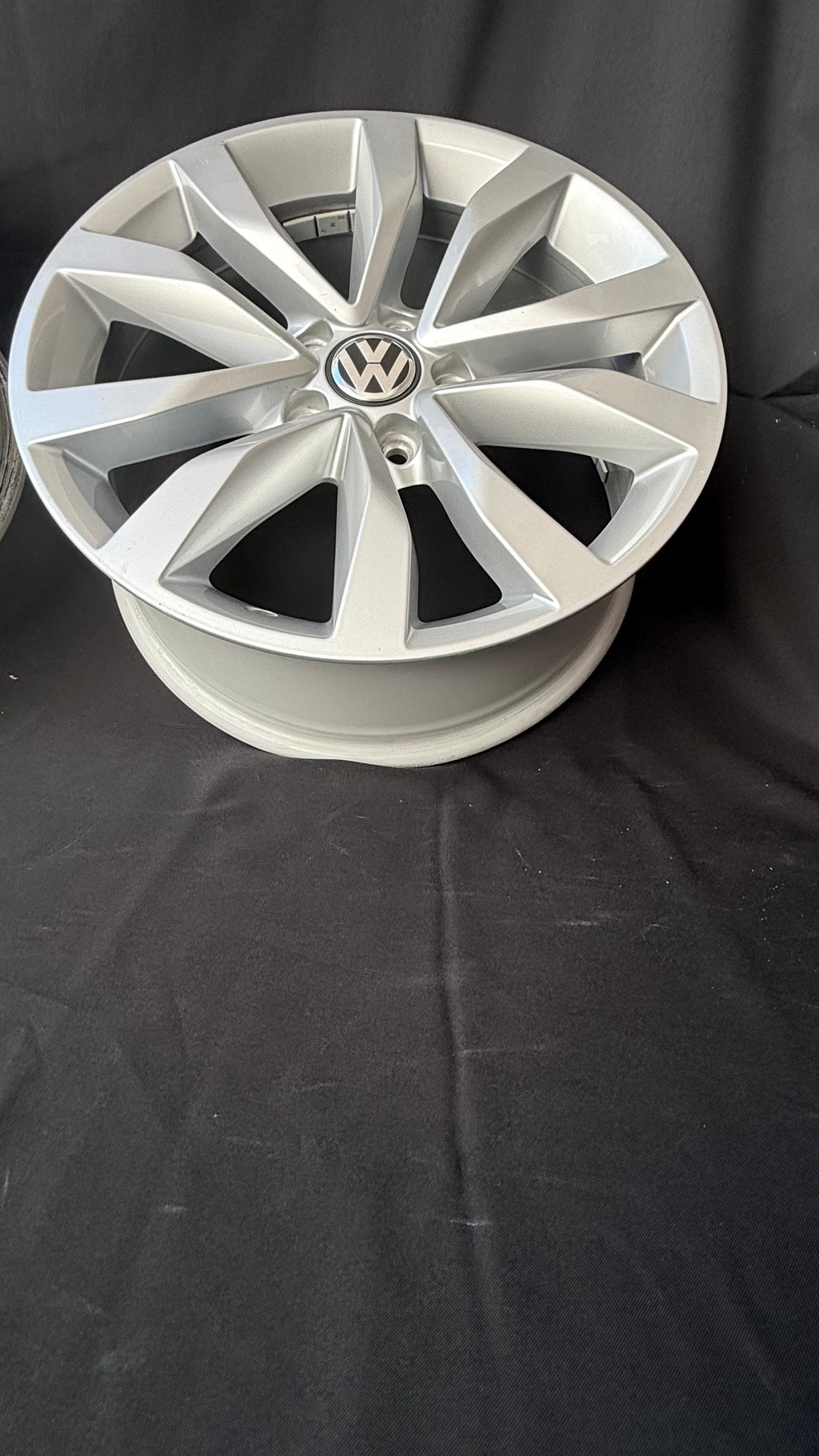 4 Rines 17” Volkswagen Originales Nuevos Tiguan Taos Golf Jetta MK6 MK7 Passat New Beetle