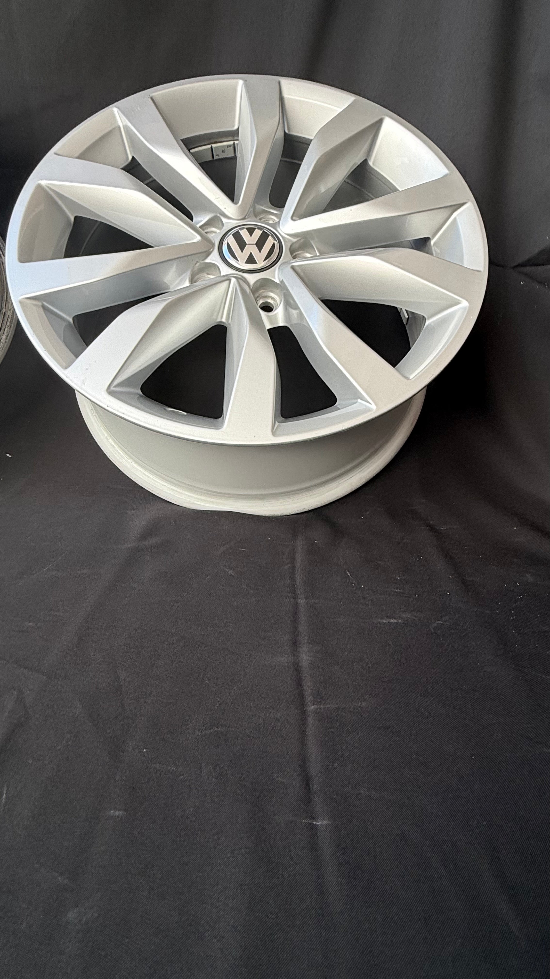4 Rines 17” Volkswagen Originales Nuevos Tiguan Taos Golf Jetta MK6 MK7 Passat New Beetle