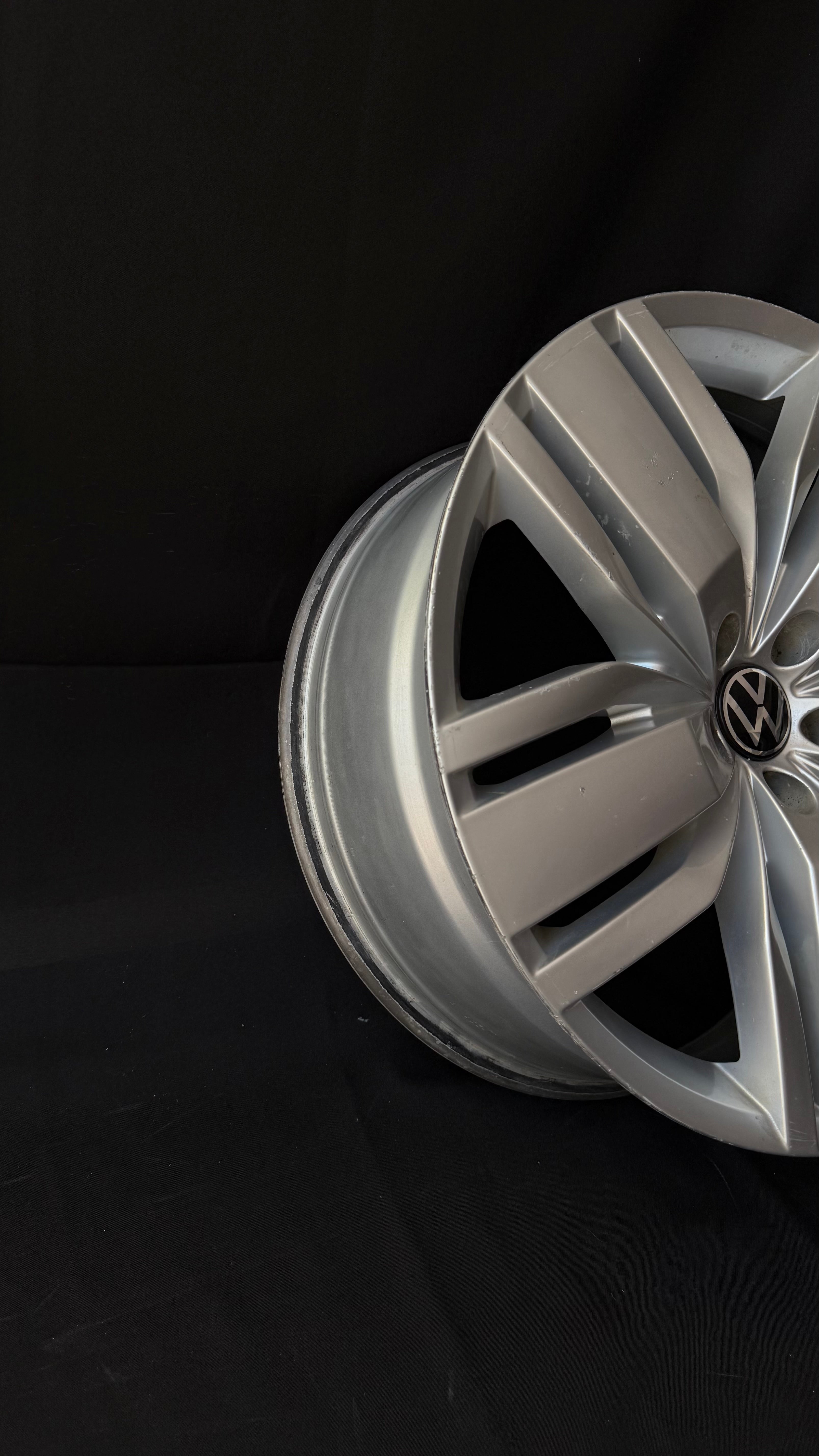 1 Rin 20” Volkswagen Teramont Atlas Original Seminuevo 5x112
