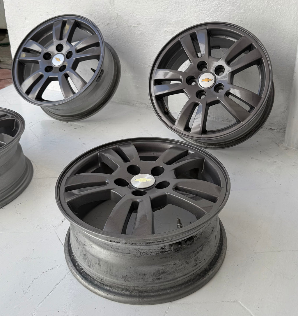 4 Rines 15” Chevrolet Cavalier Sonic Trax Onix Seminuevos Originales 5x105