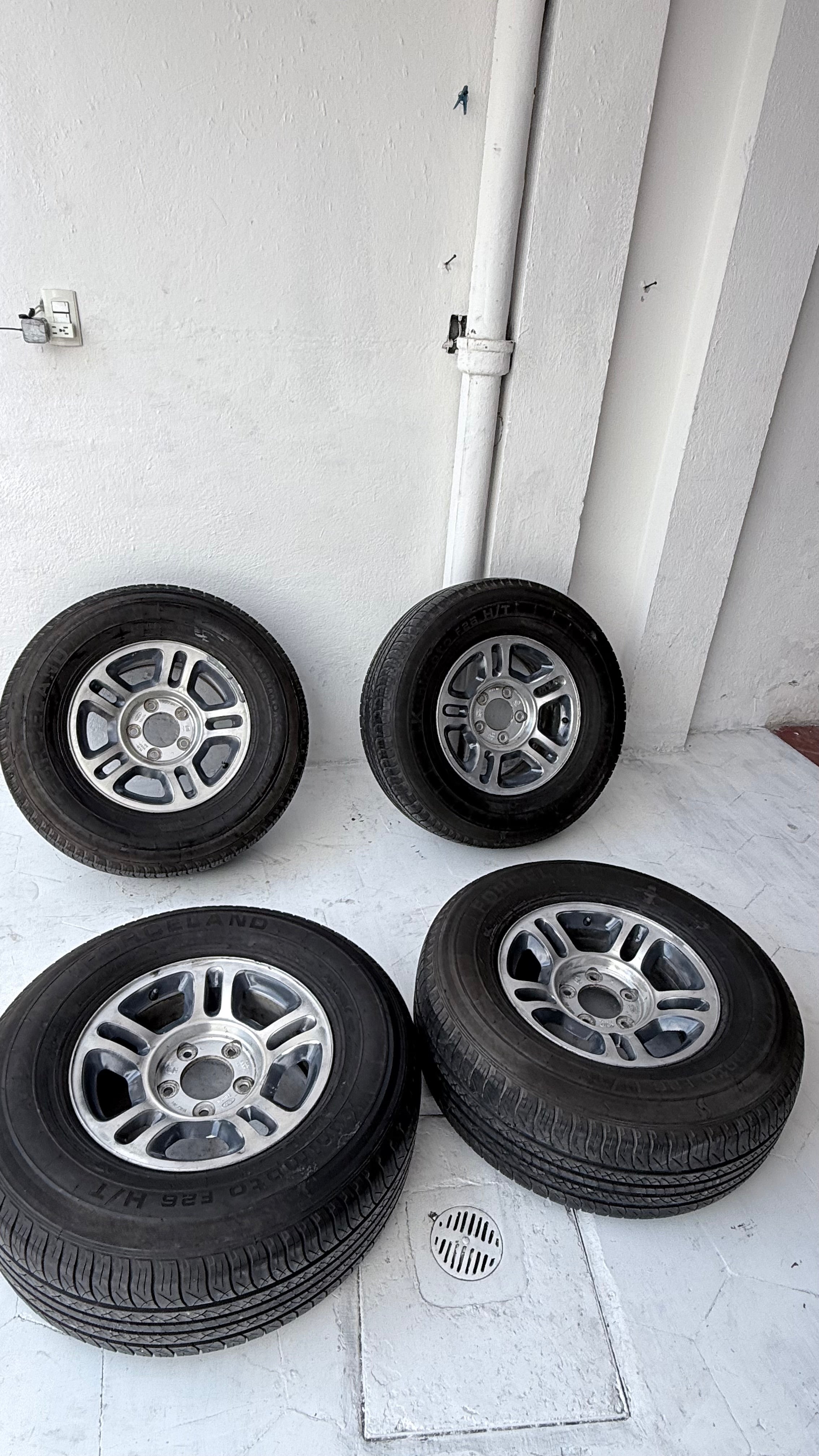 4 Rines con llantas 16” Ford F-150 – 5×135