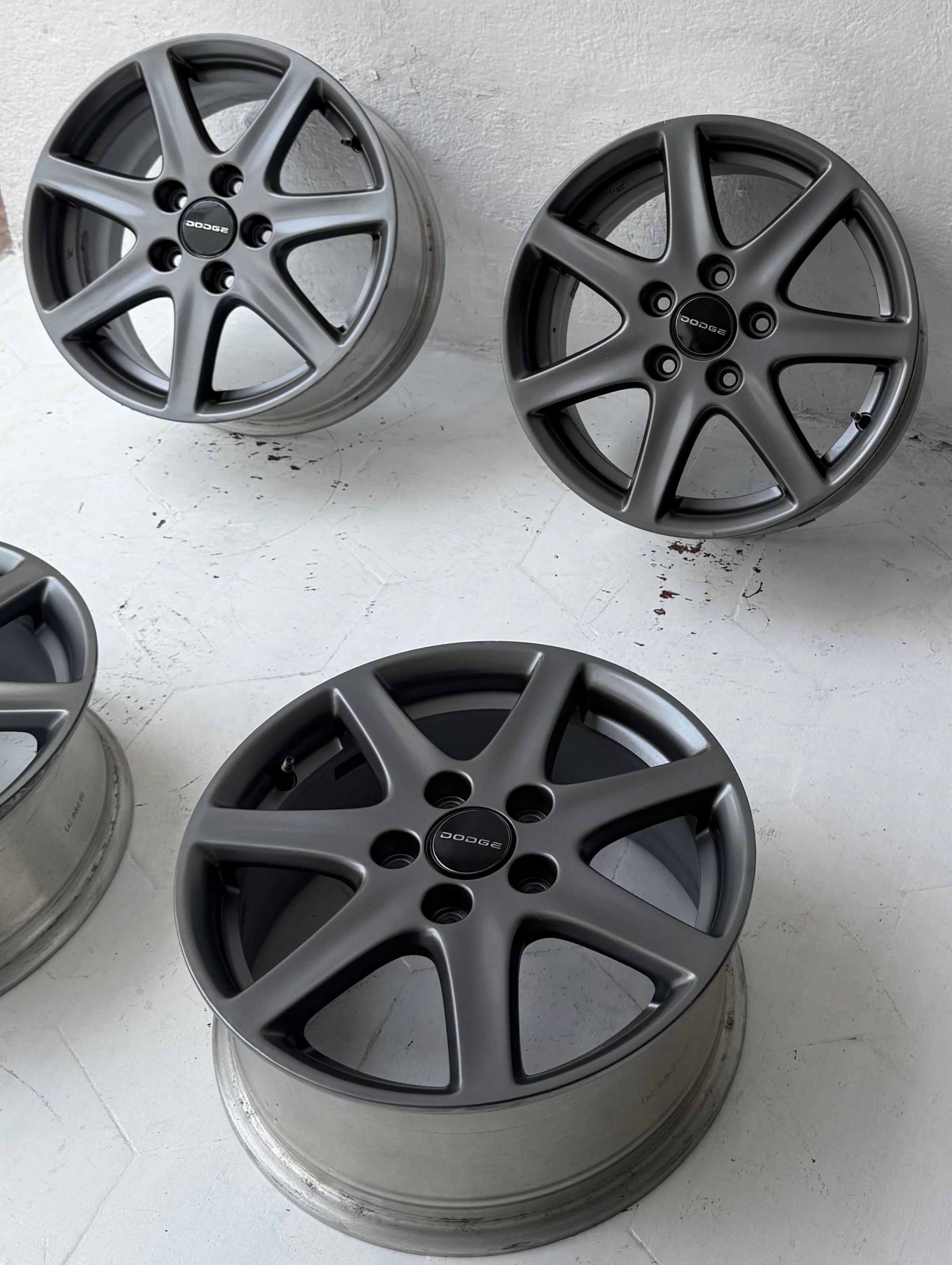 4 Rines 16” Dodge Caravan, Voyager, Avenger, Caliber, Jeep Liberty, Patriot y Nitro – 5×114