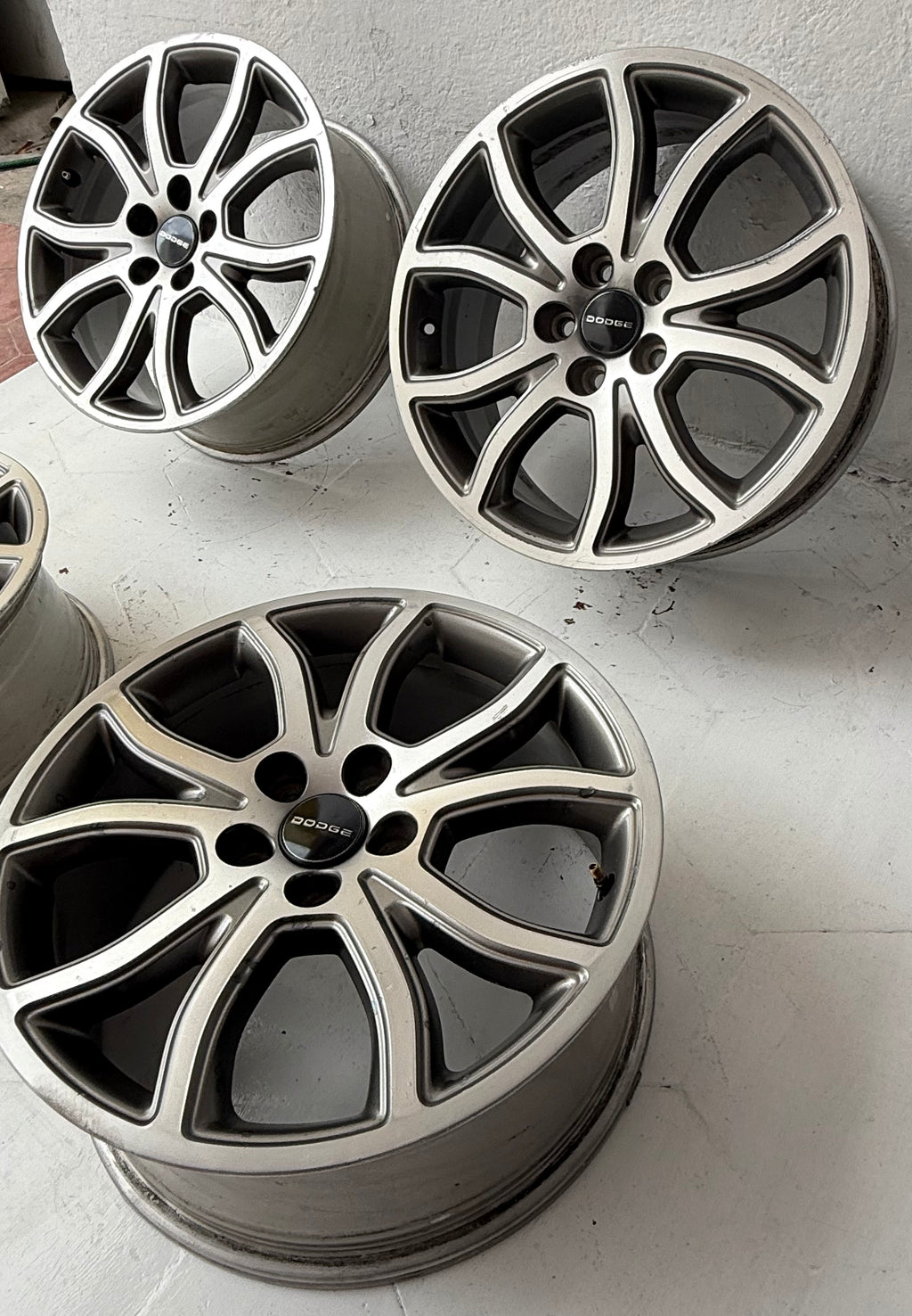 4 Rines 18” Dodge Charger, Avenger, 300C, Nitro, Jeep Liberty, Compass y Patriot – 5×114