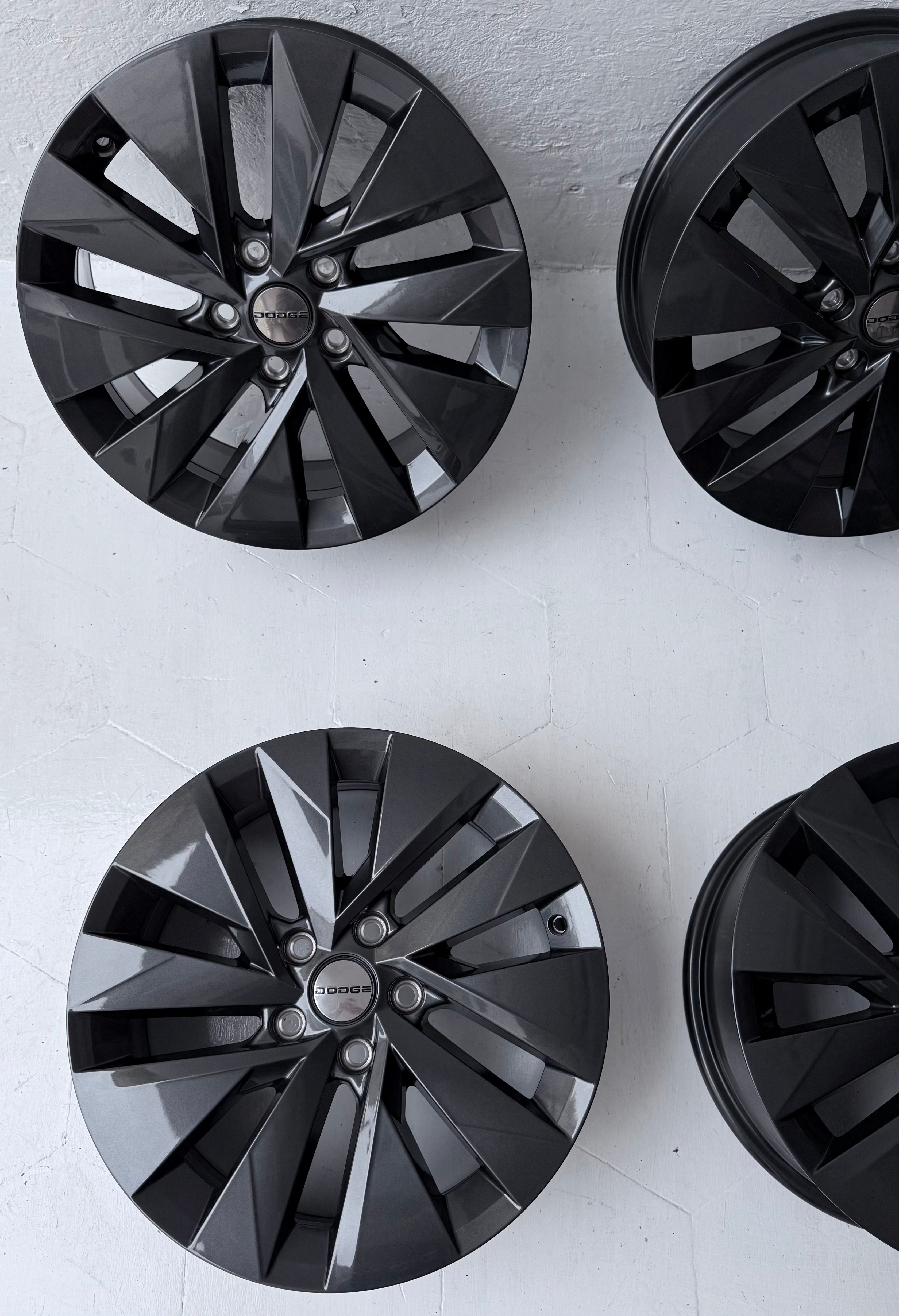 4 Rines 17” Dodge Voyager, Caravan, Nitro, Avenger, 300C y Jeep – 5×114 Nuevos