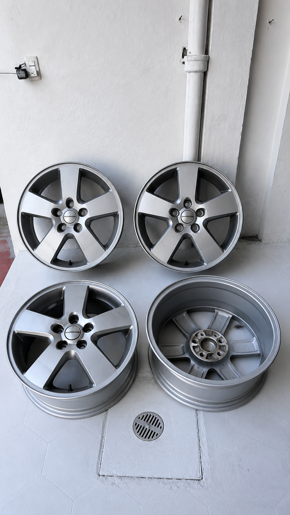 4 Rines 16” Dodge Nitro, 300C, Avenger, Voyager y Caravan / Jeep Patriot, Liberty y Compass – 5×114
