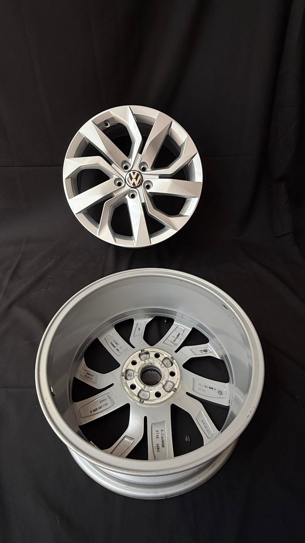 4 Rines 18” Volkswagen Tiguan Taos Golf Jetta MK6 MK7 Passat New Beetle Originales Seminuevos 5x112