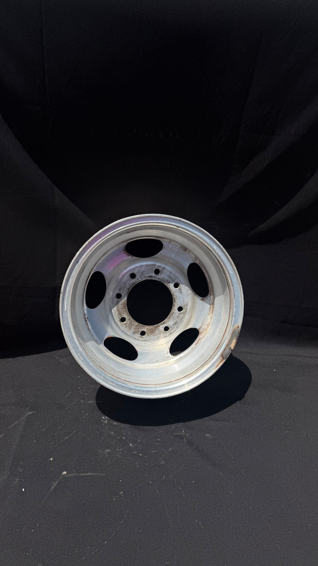 1 Rin 16” Ford Excursion y Ford F-250 – 8 Birlos
