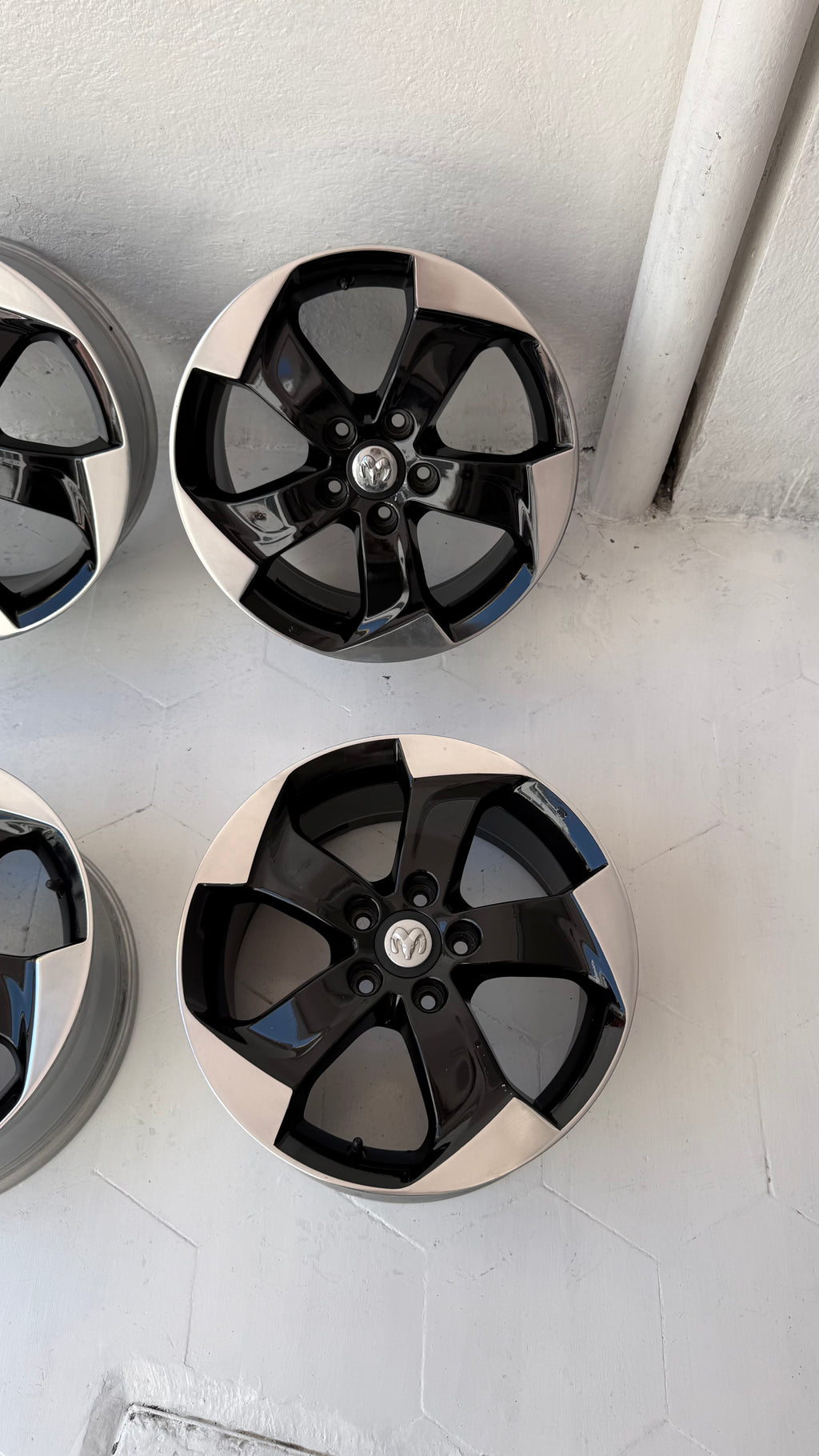 4 Rines 17” Jeep Liberty, Compass, Patriot, Nitro y Dodge Originales Seminuevos 5x114
