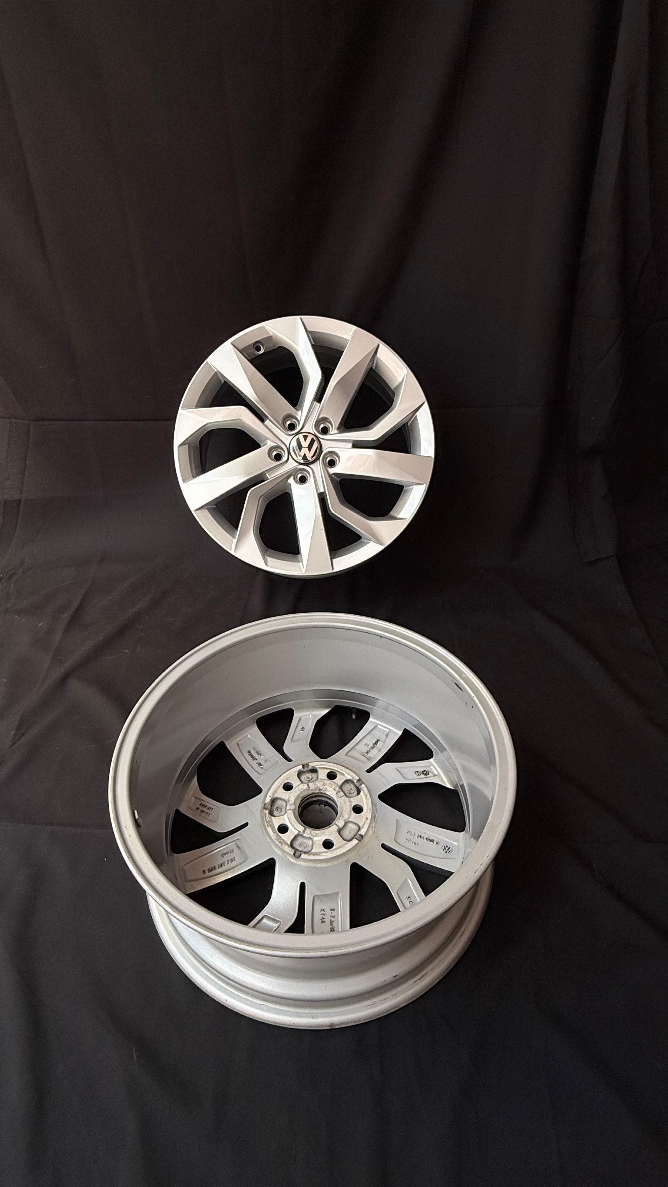4 Rines 18” Volkswagen Tiguan Taos Golf Jetta MK6 MK7 Passat New Beetle Originales Seminuevos 5x112