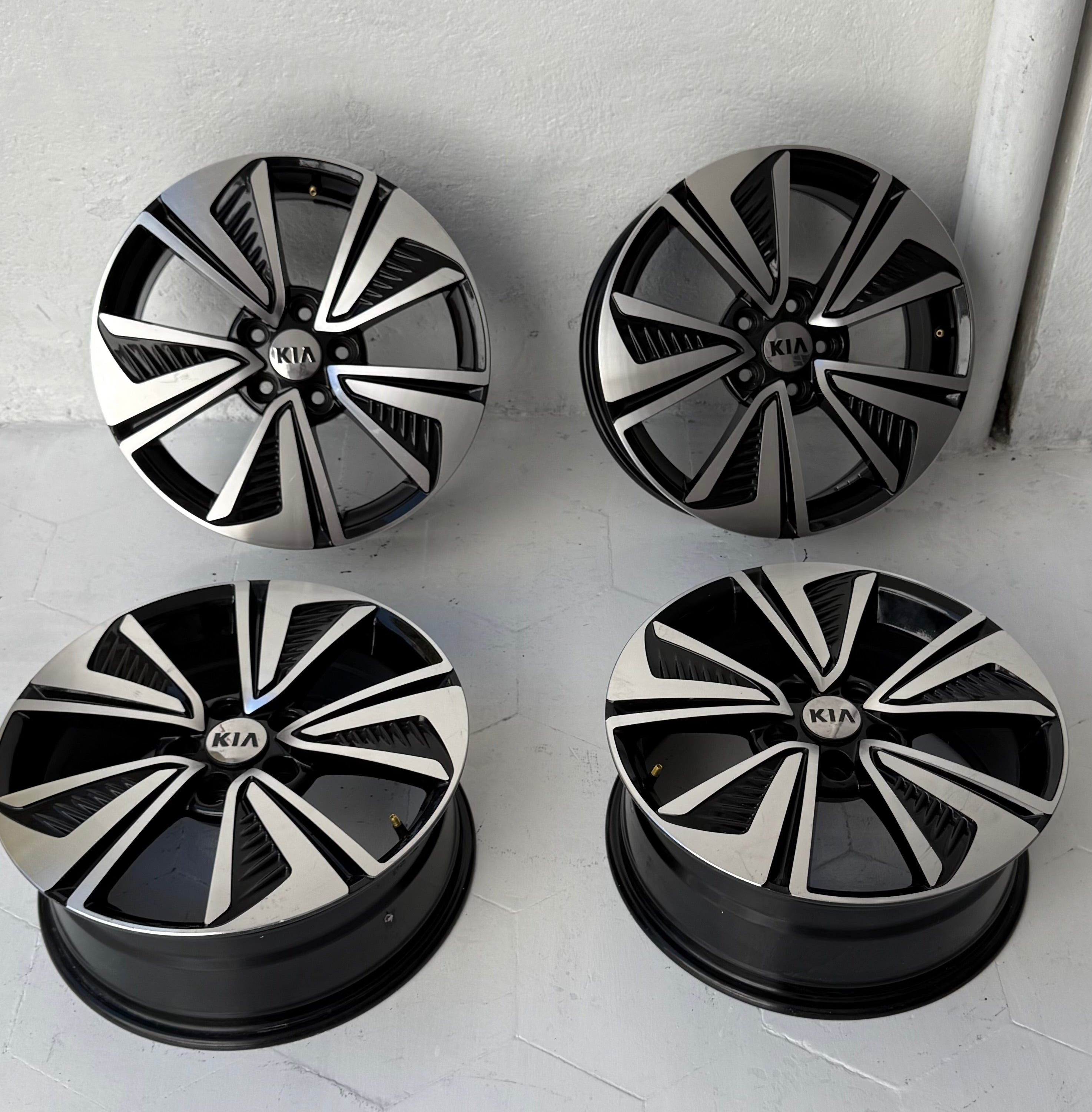 4 Rines 17” Kia Forte / Optima Originales Nuevos 5x114