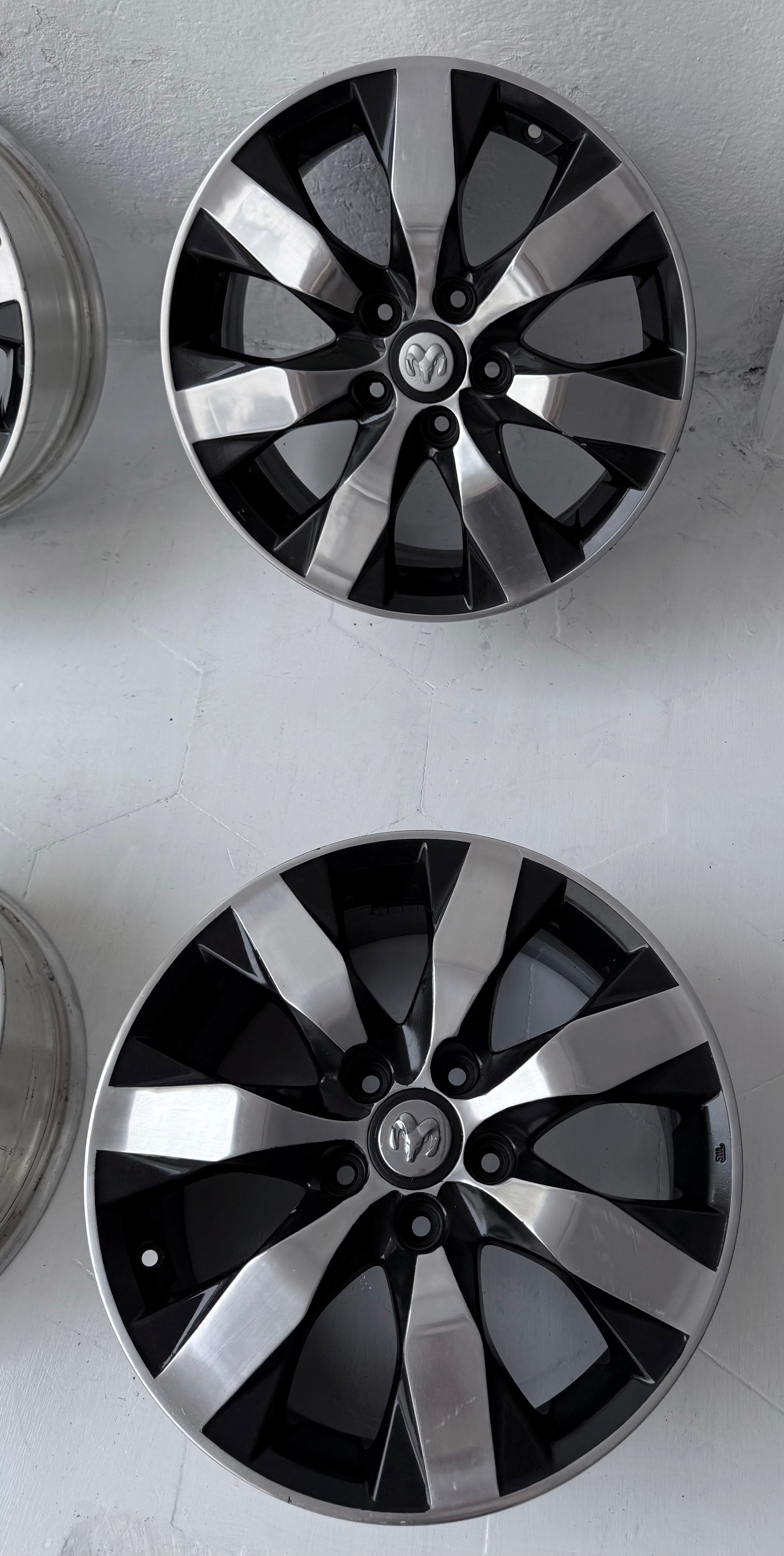 4 Rines 17” Jeep Liberty, Compass y Patriot – 5×114