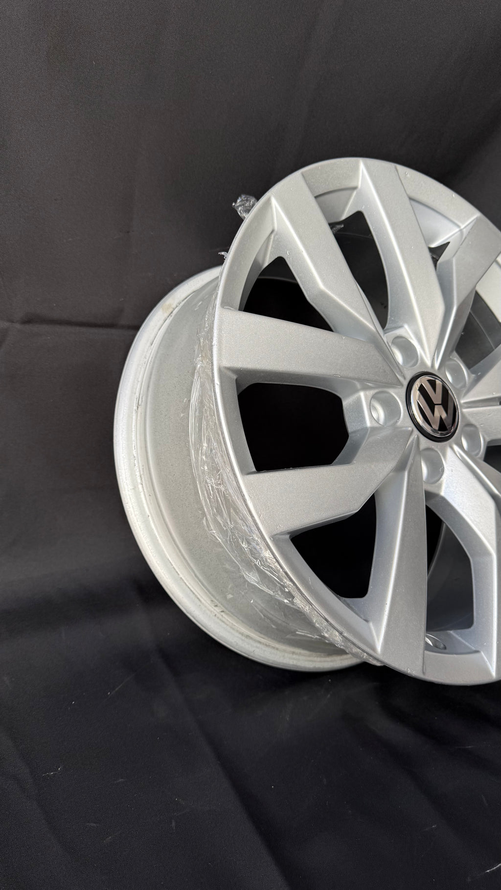 1 Rin 17” Volkswagen Golf TSI Jetta A6 A7 Original Seminuevo