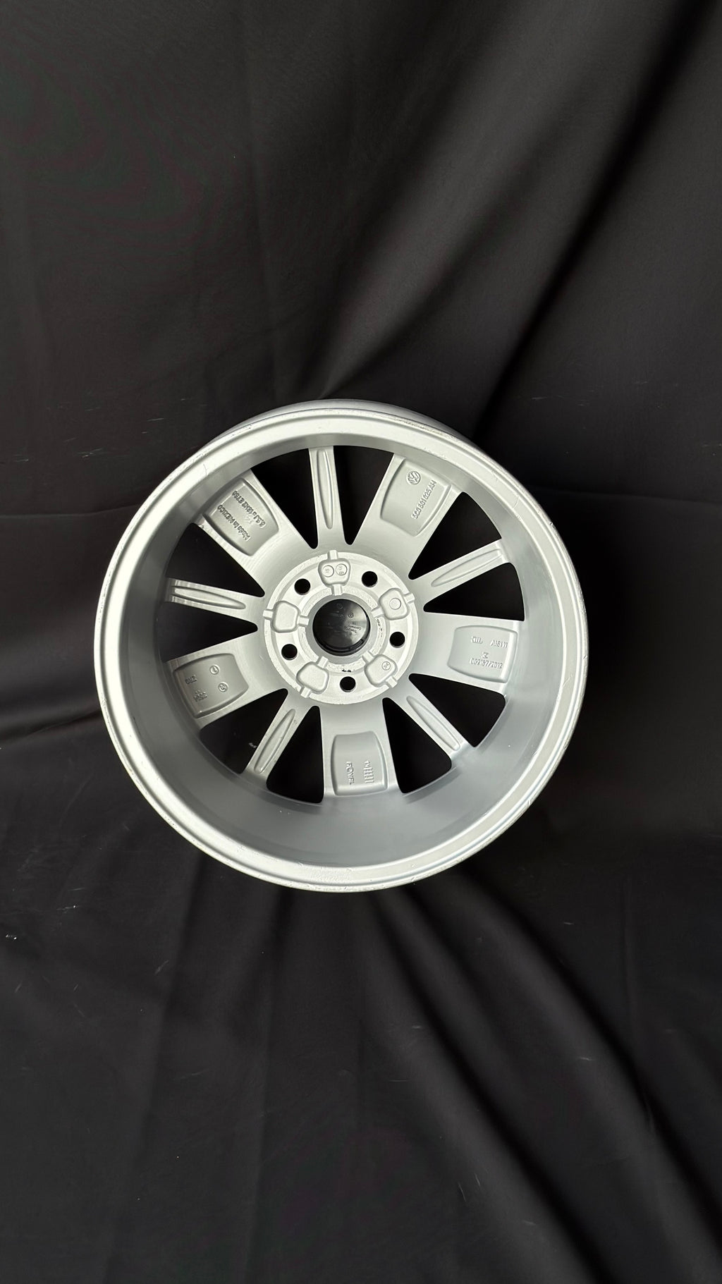 1 Rin 16” Volkswagen Golf Jetta MK6 MK7 Seminuevo 5x112