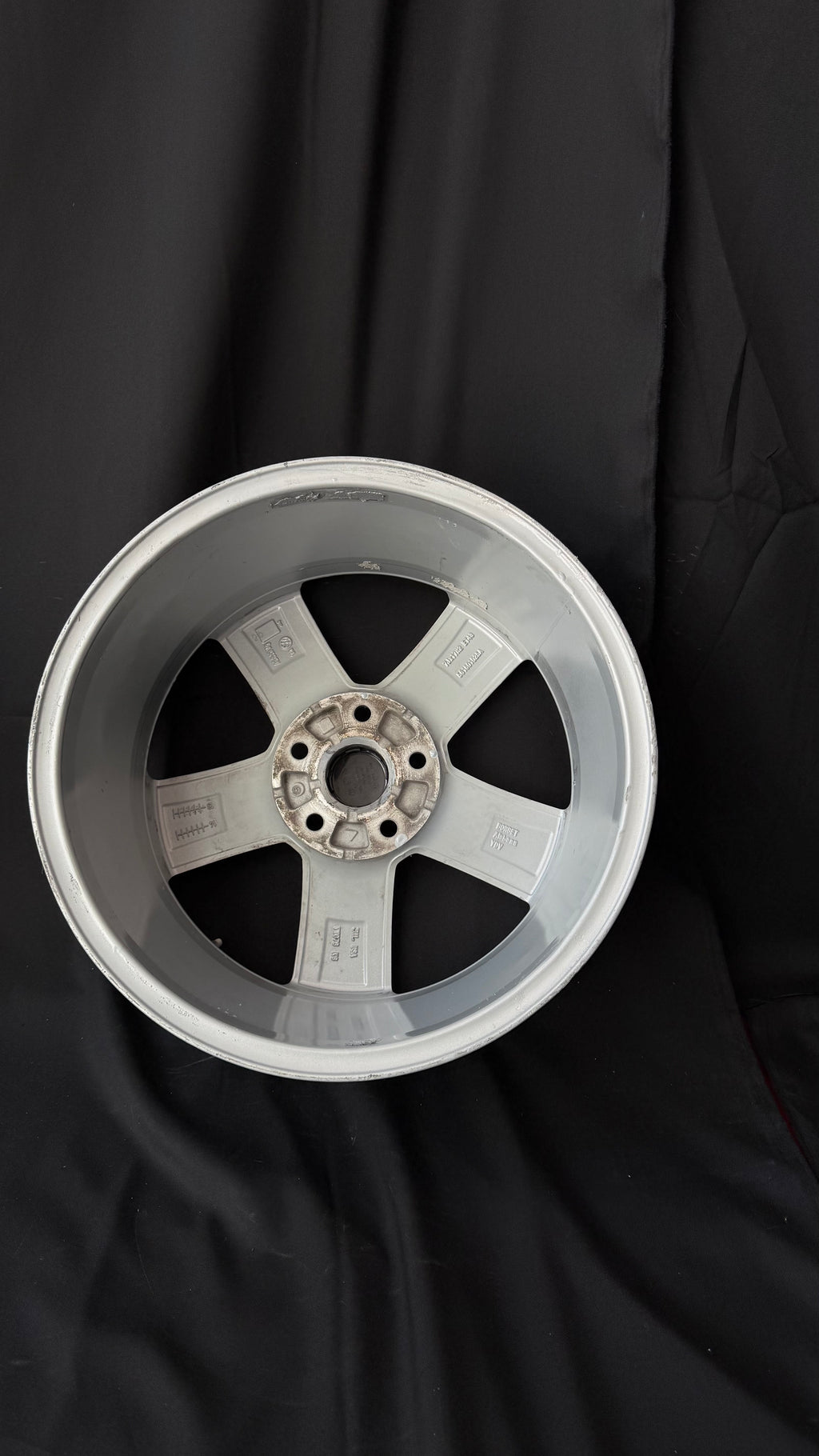 1 Rin 17” Volkswagen Golf Jetta Original Seminuevo 5x112