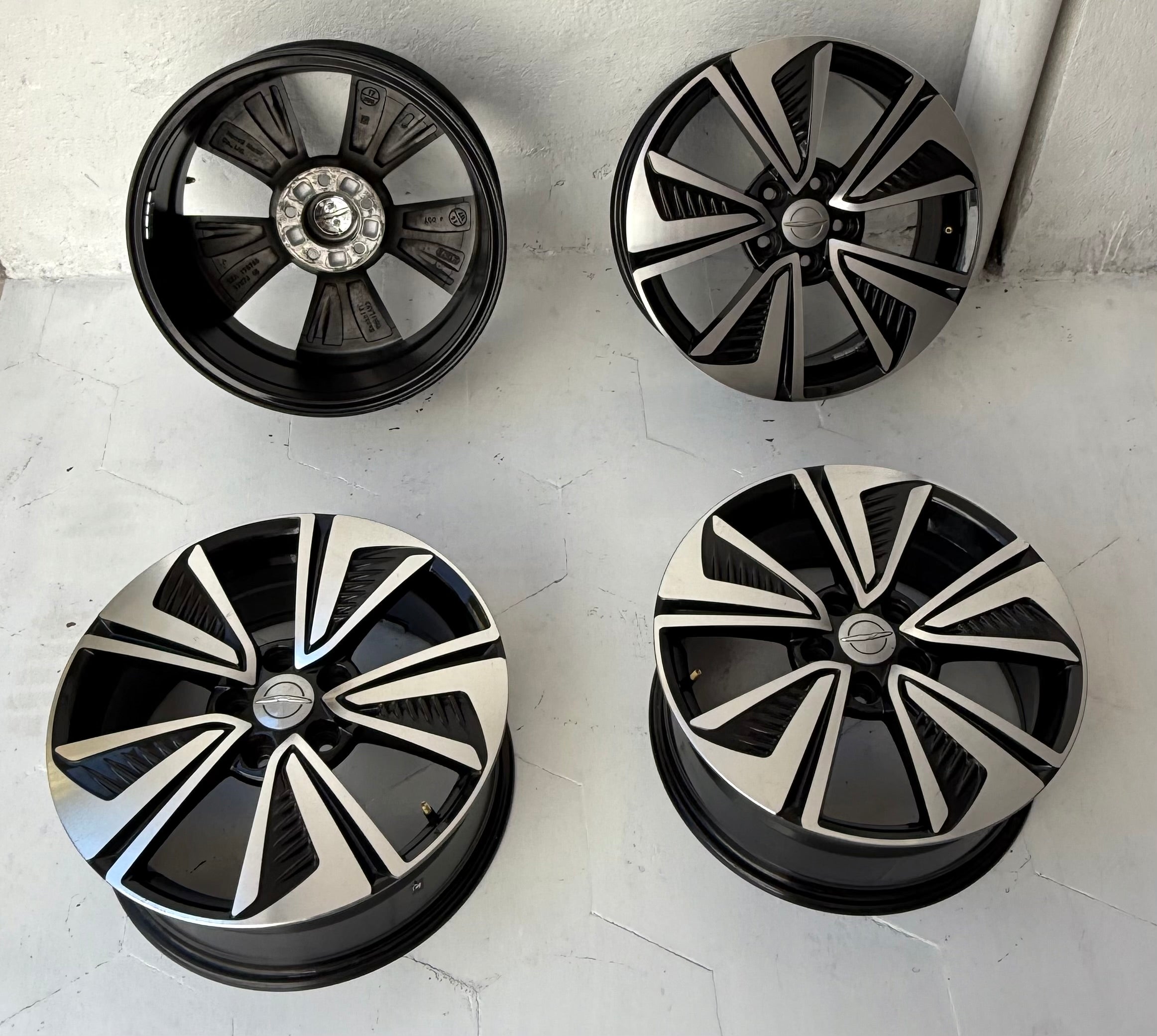 4 Rines 17” Jeep Liberty Compass Patriot Nitro Voyager Caravan Avenger Nuevos Originales