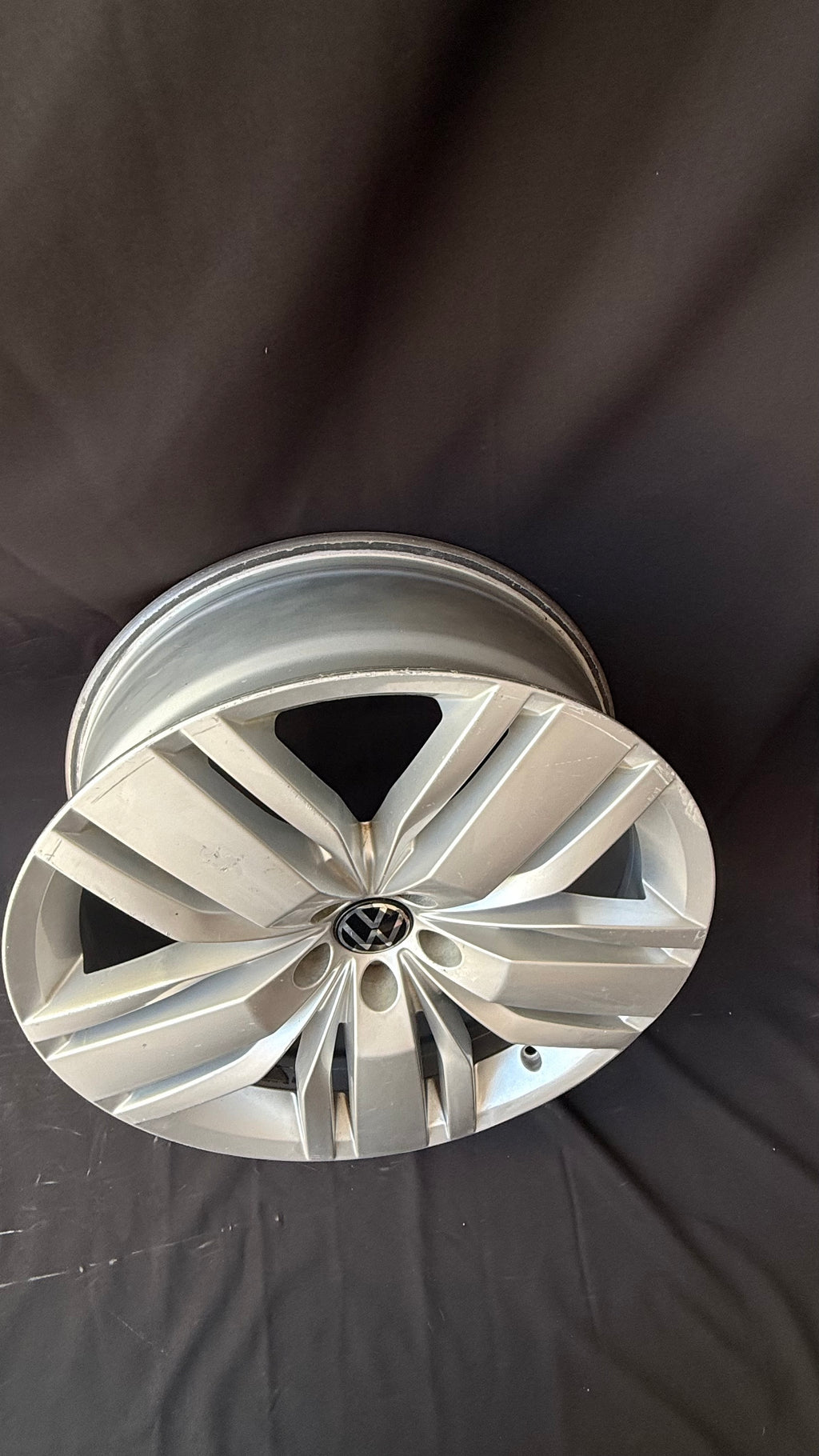 1 Rin 20” Volkswagen Teramont Atlas Original Seminuevo 5x112