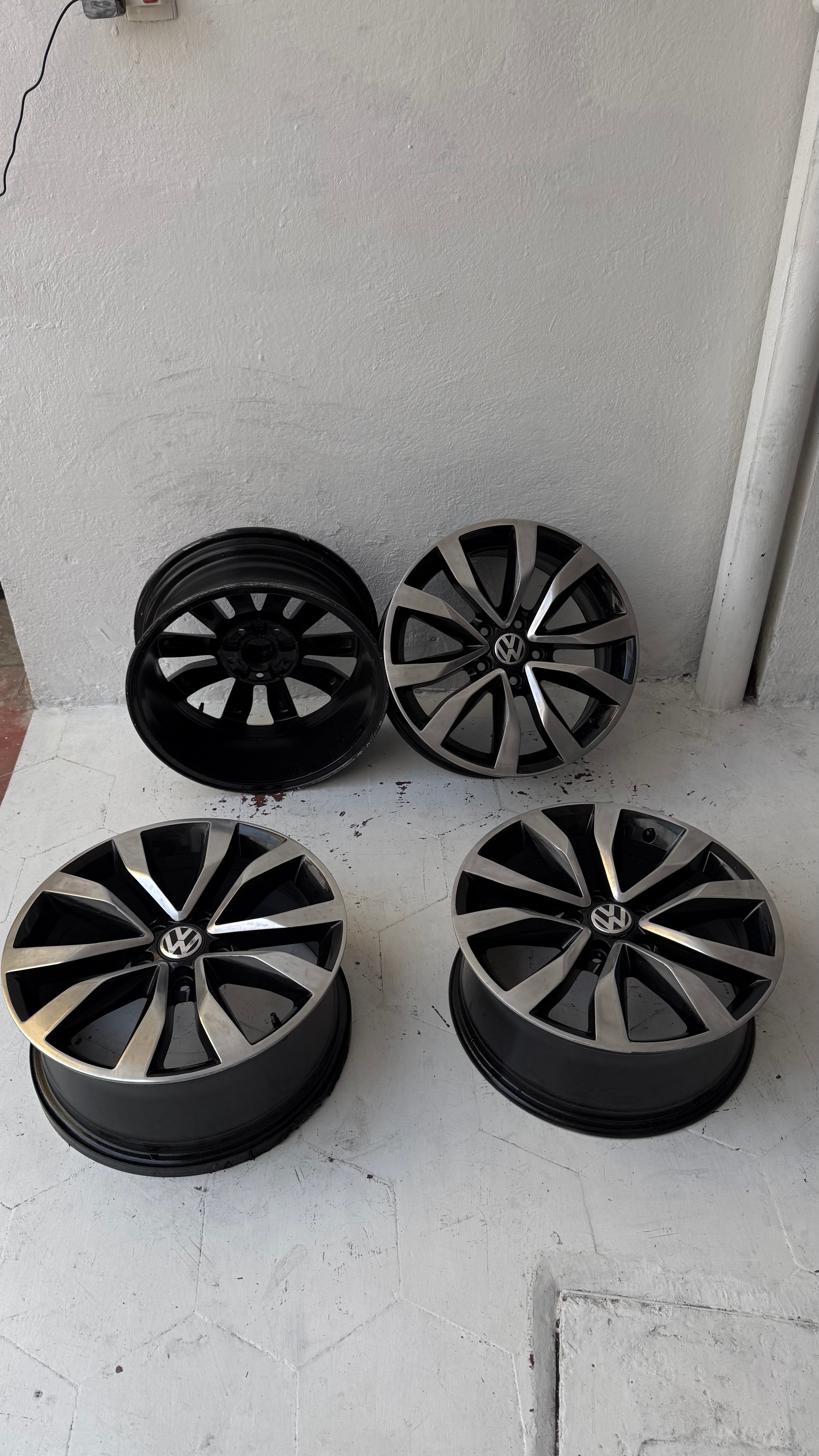 4 Rines 17” Volkswagen Tiguan / Taos / Golf / Jetta – 5×112