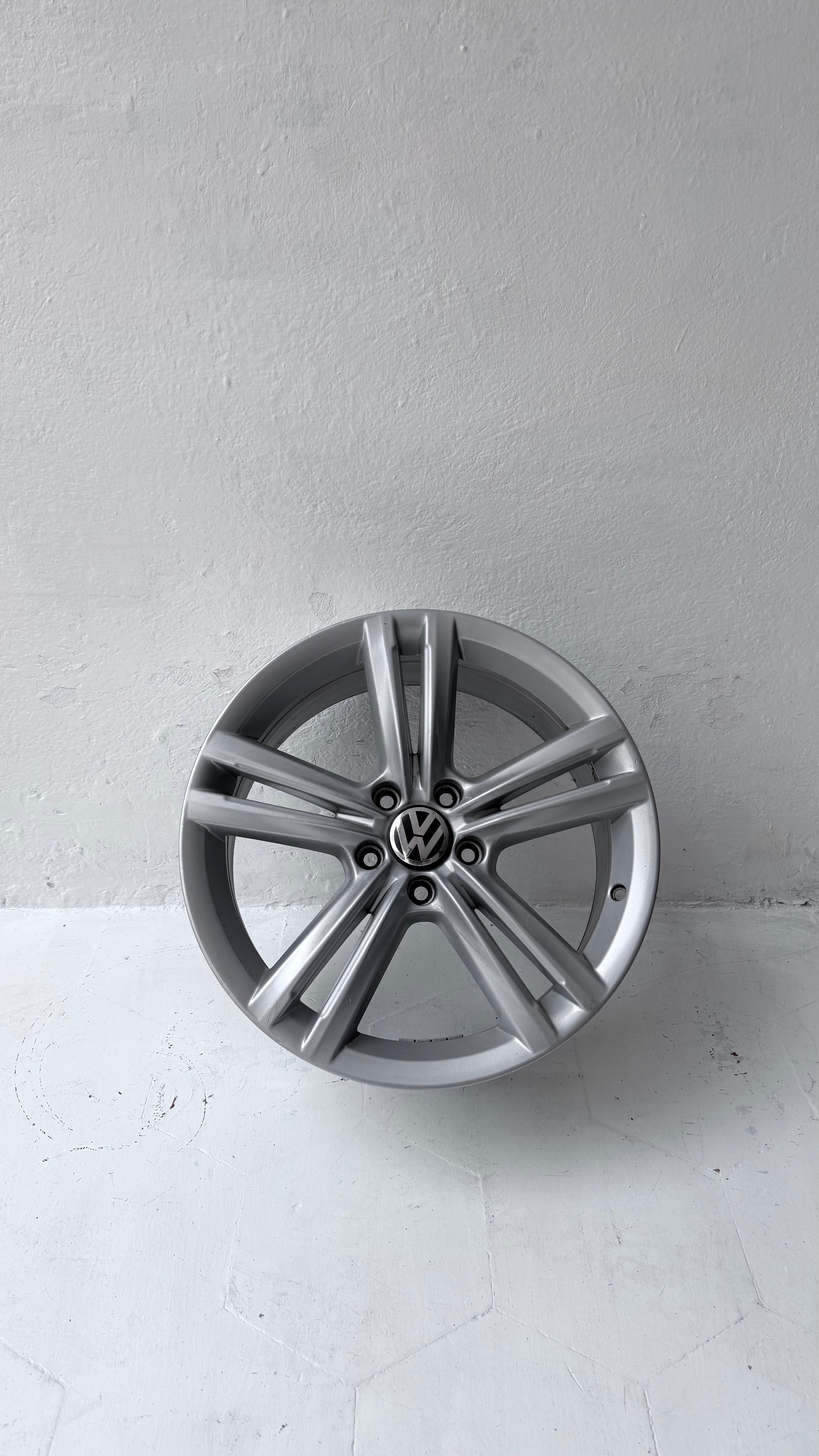 1 Rin 18” Volkswagen Passat, Jetta MK6, Jetta MK7, Taos, Tiguan y Bora – 5×112