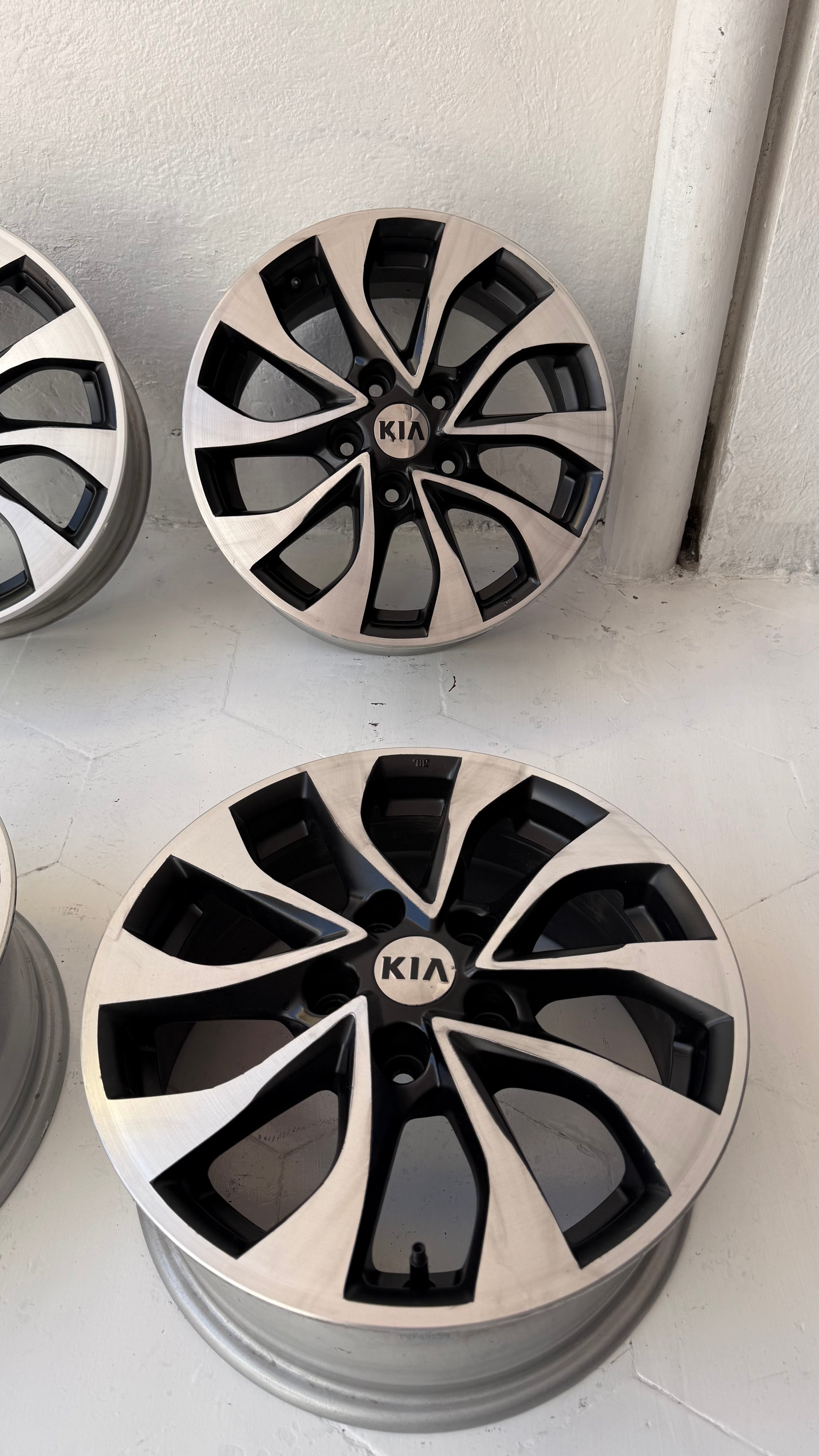 4 Rines 16” Kia Forte, Optima y Sportage Originales Seminuevos 5x114