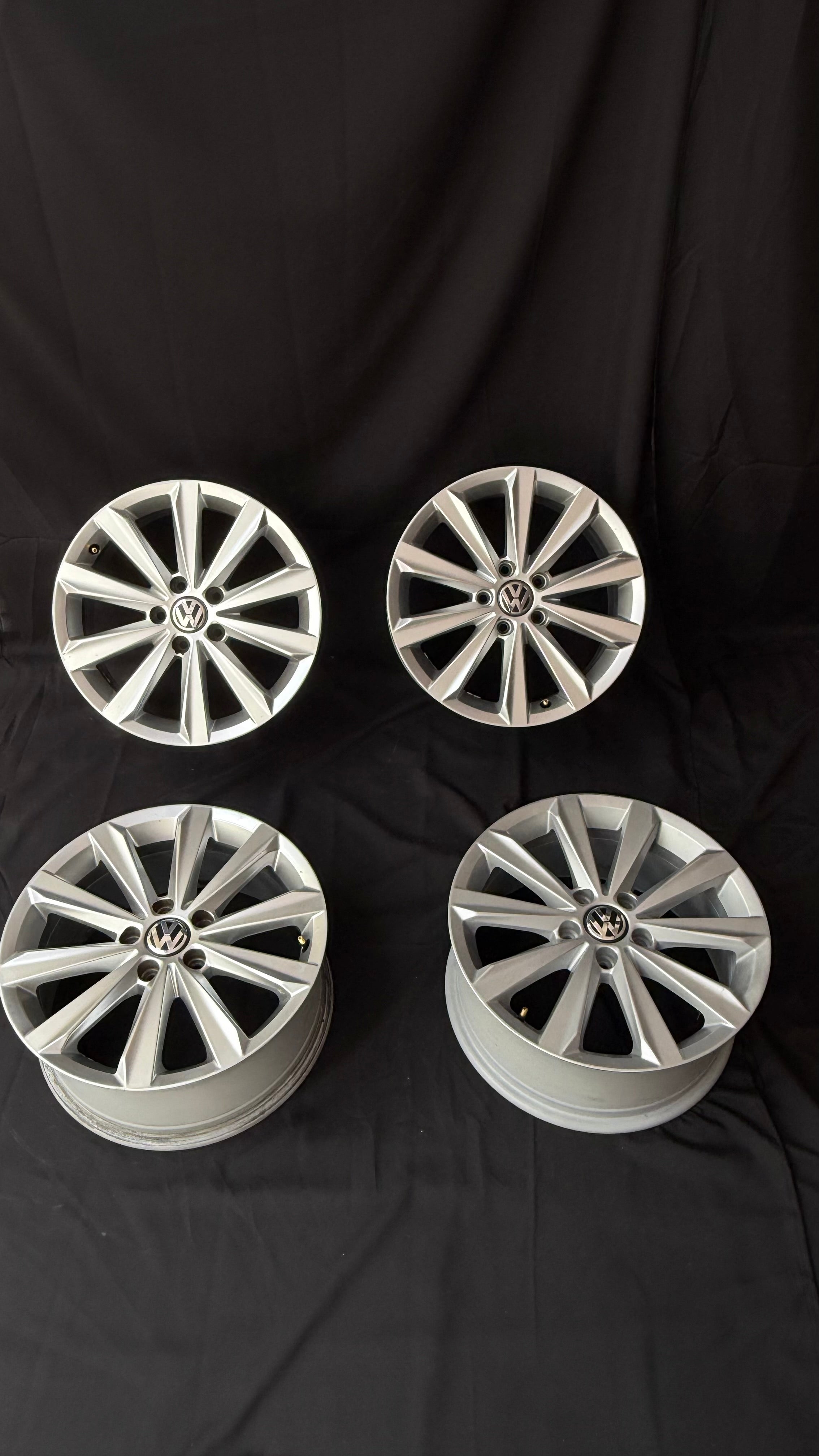4 Rines 17” Volkswagen Tiguan Taos Golf Jetta MK6 MK7 Passat New Beetle Originales Seminuevos 5x112