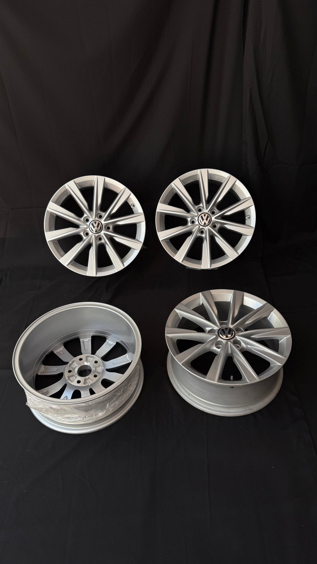 4 Rines 17” Volkswagen Tiguan Taos Golf Jetta MK6 MK7 Passat New Beetle Originales Nuevos 5x112