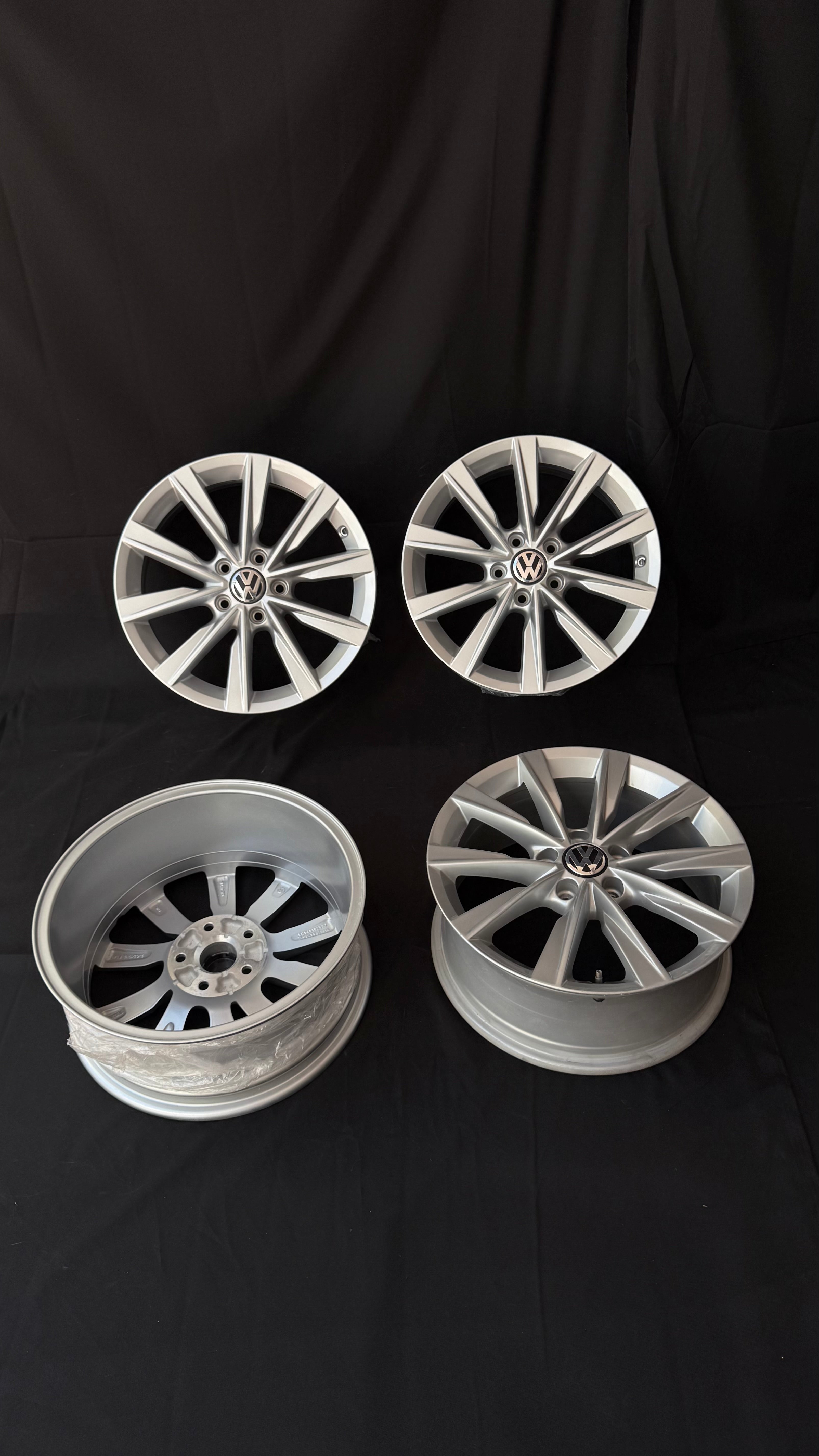 4 Rines 17” Volkswagen Tiguan Taos Golf Jetta MK6 MK7 Passat New Beetle Originales Nuevos 5x112